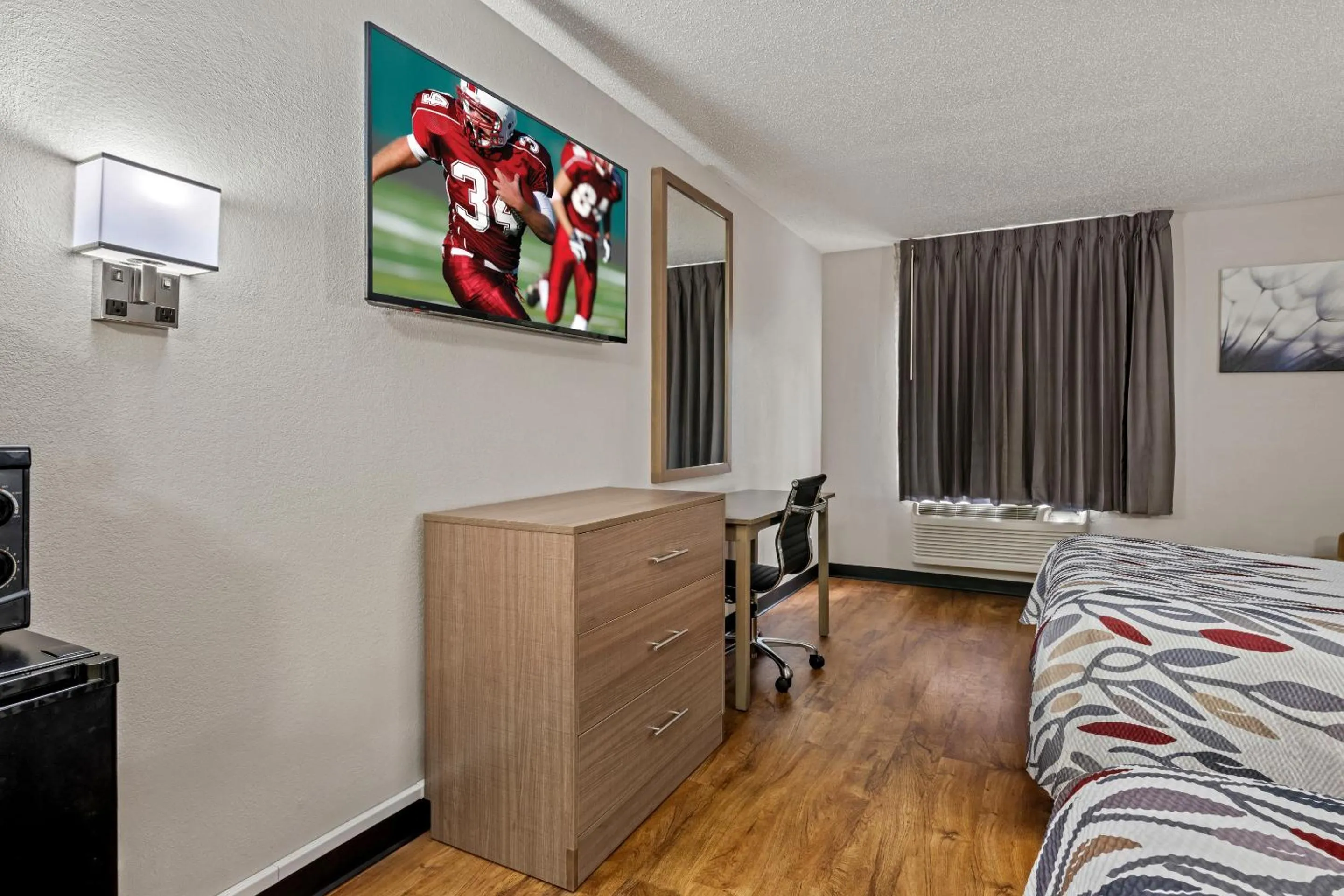 Bed in Red Roof Inn Charlotte - University