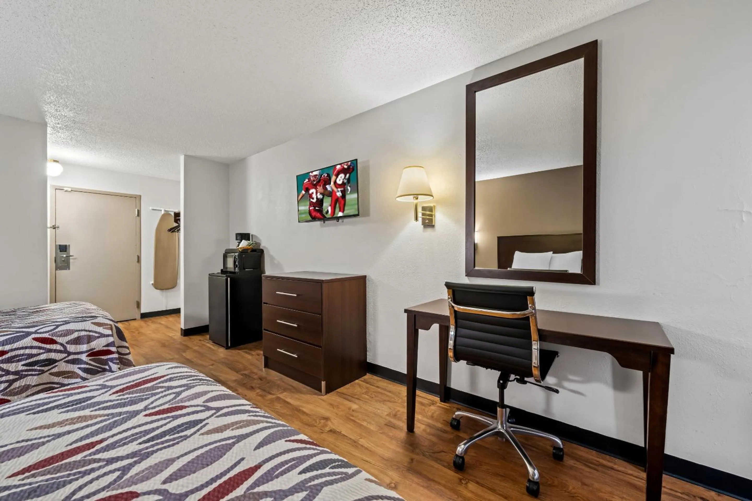 Photo of the whole room, Bed in Red Roof Inn Charlotte - University