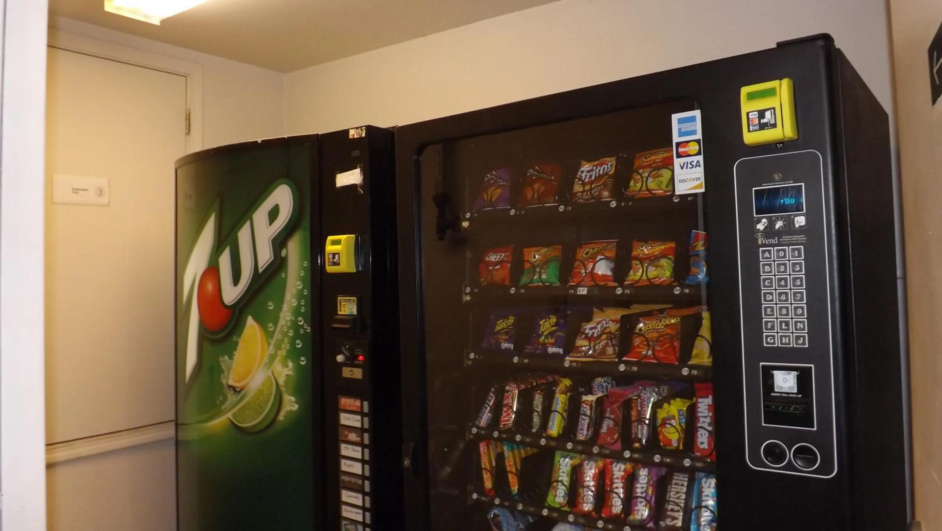 Food and drinks in KCI Lodge