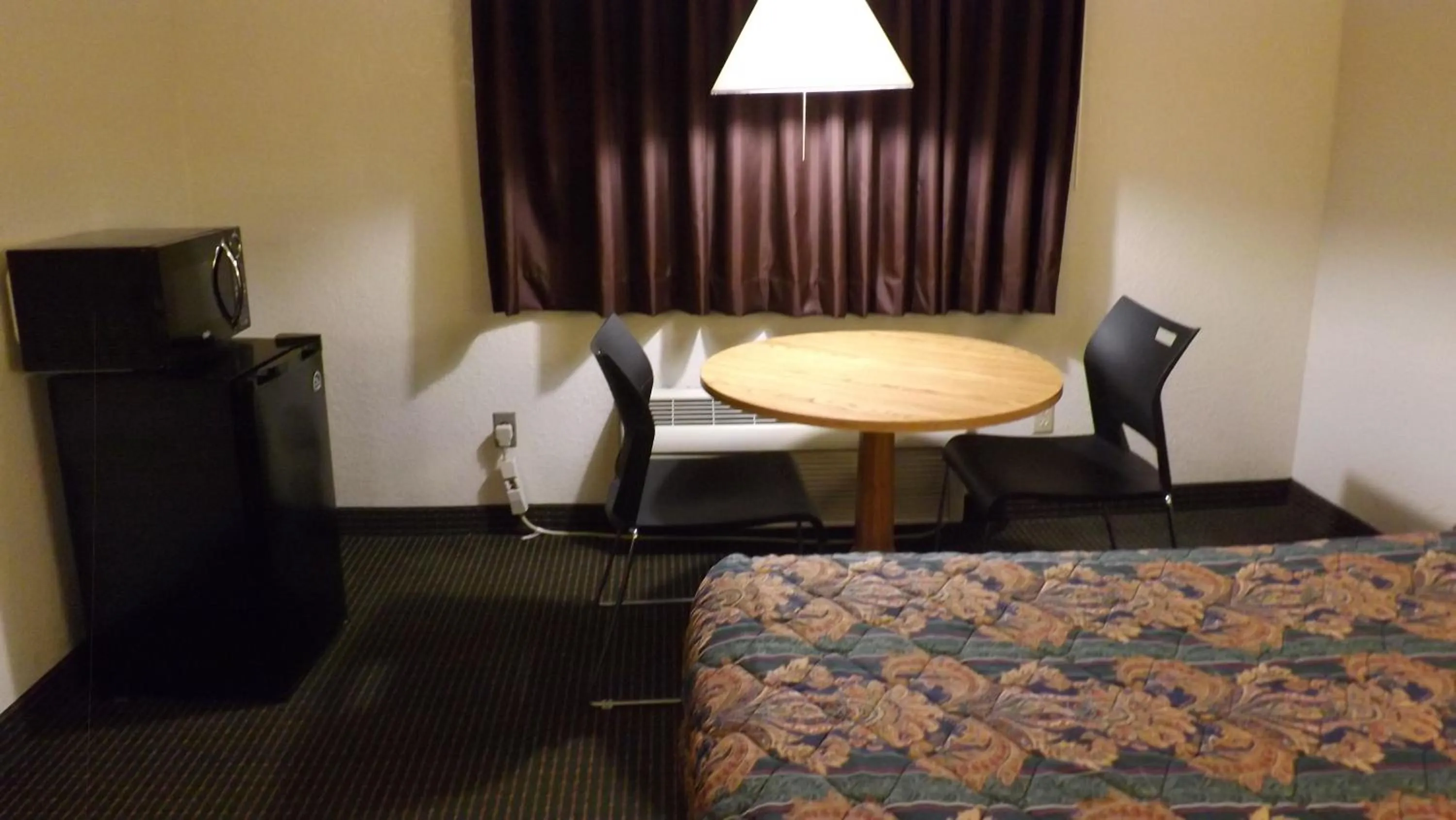 Bedroom, Bed in KCI Lodge