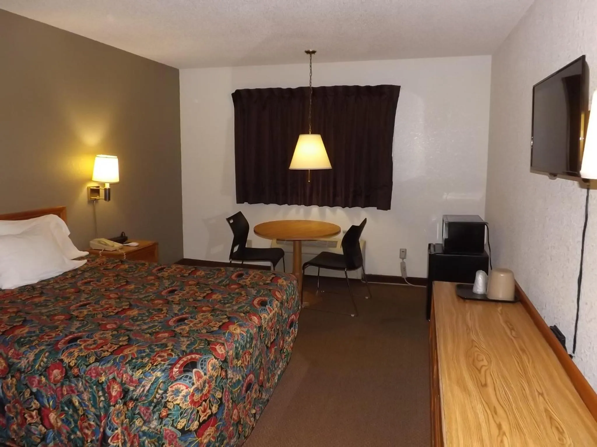 Bedroom, Bed in KCI Lodge