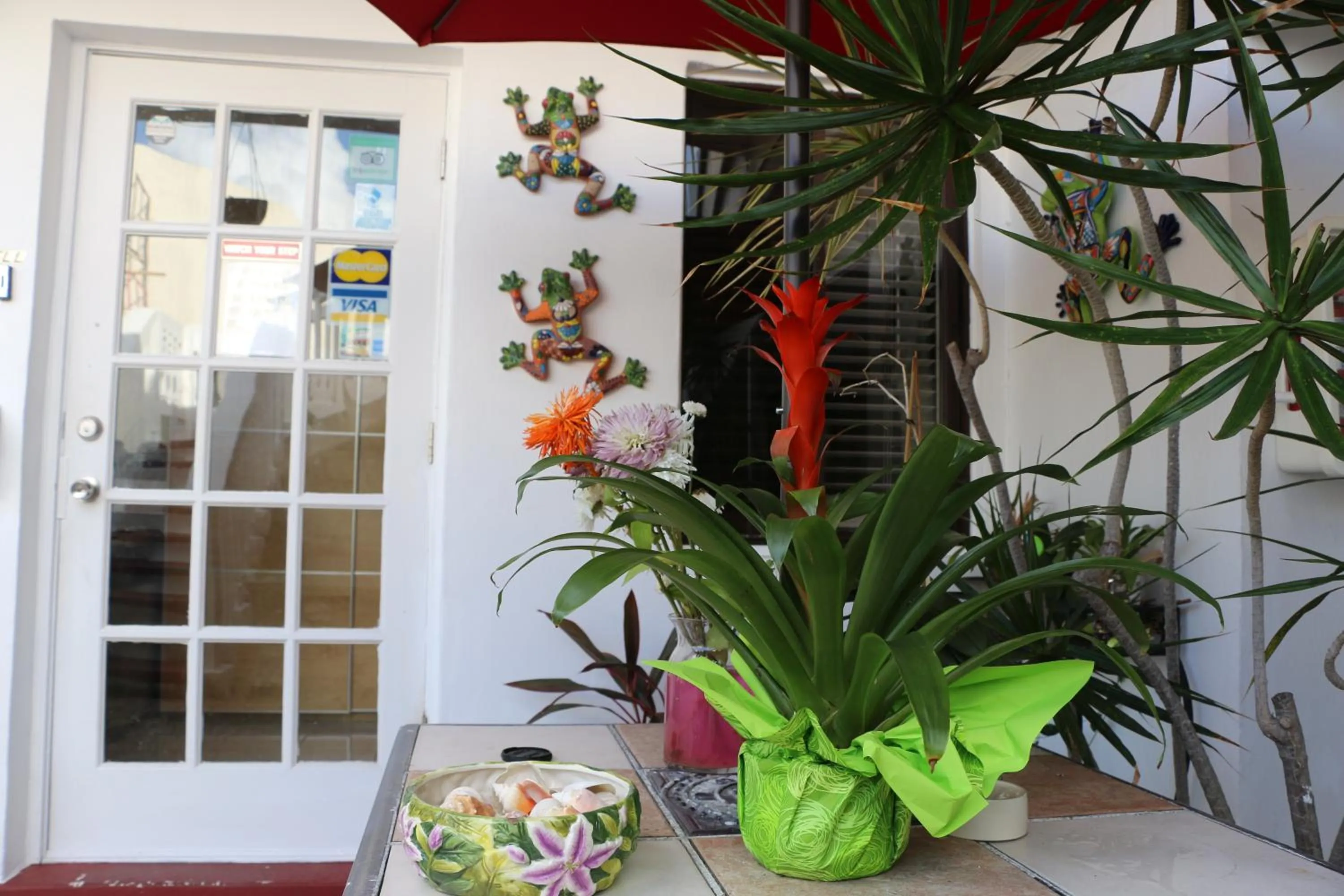 Facade/entrance in Breakaway Inn Guest House