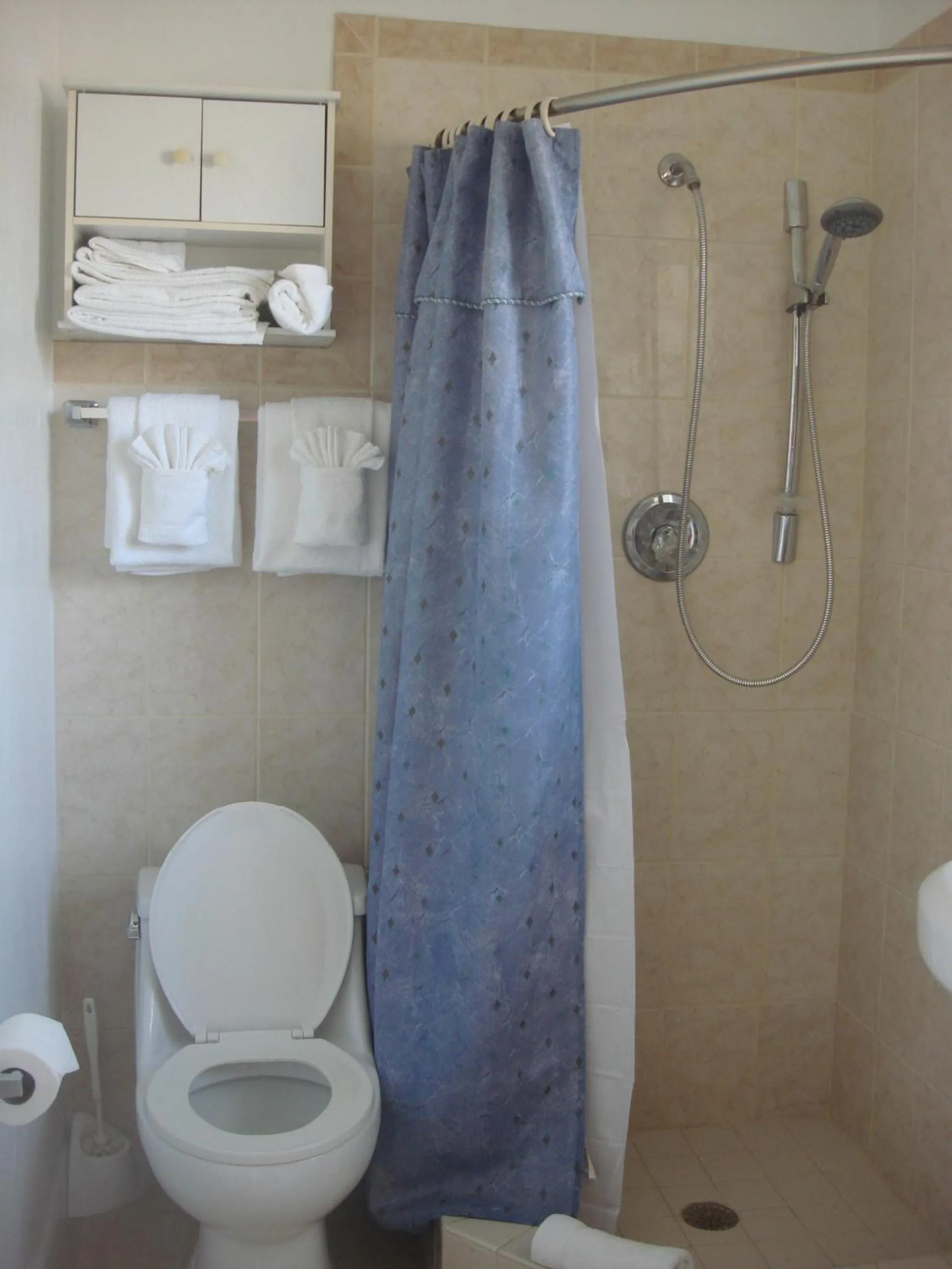 Bathroom in Breakaway Inn Guest House