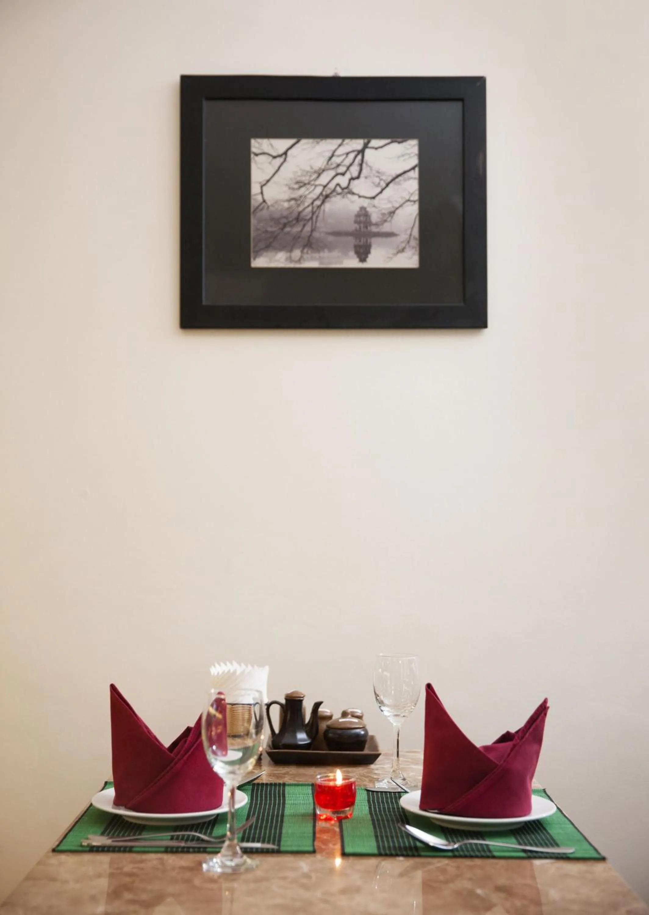 Restaurant/places to eat in Serenity Villa Hotel