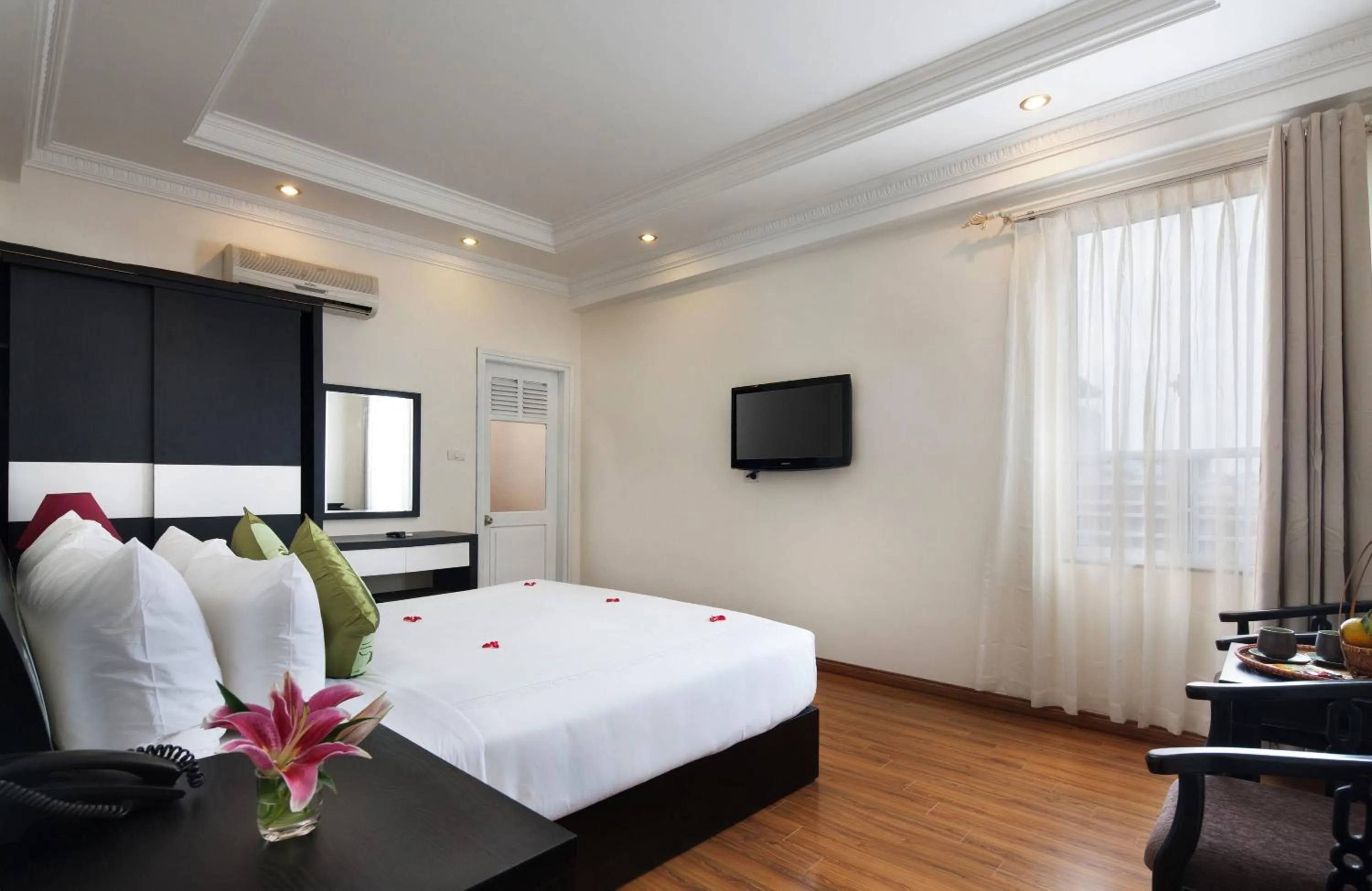 bunk bed, Bed in Serenity Villa Hotel