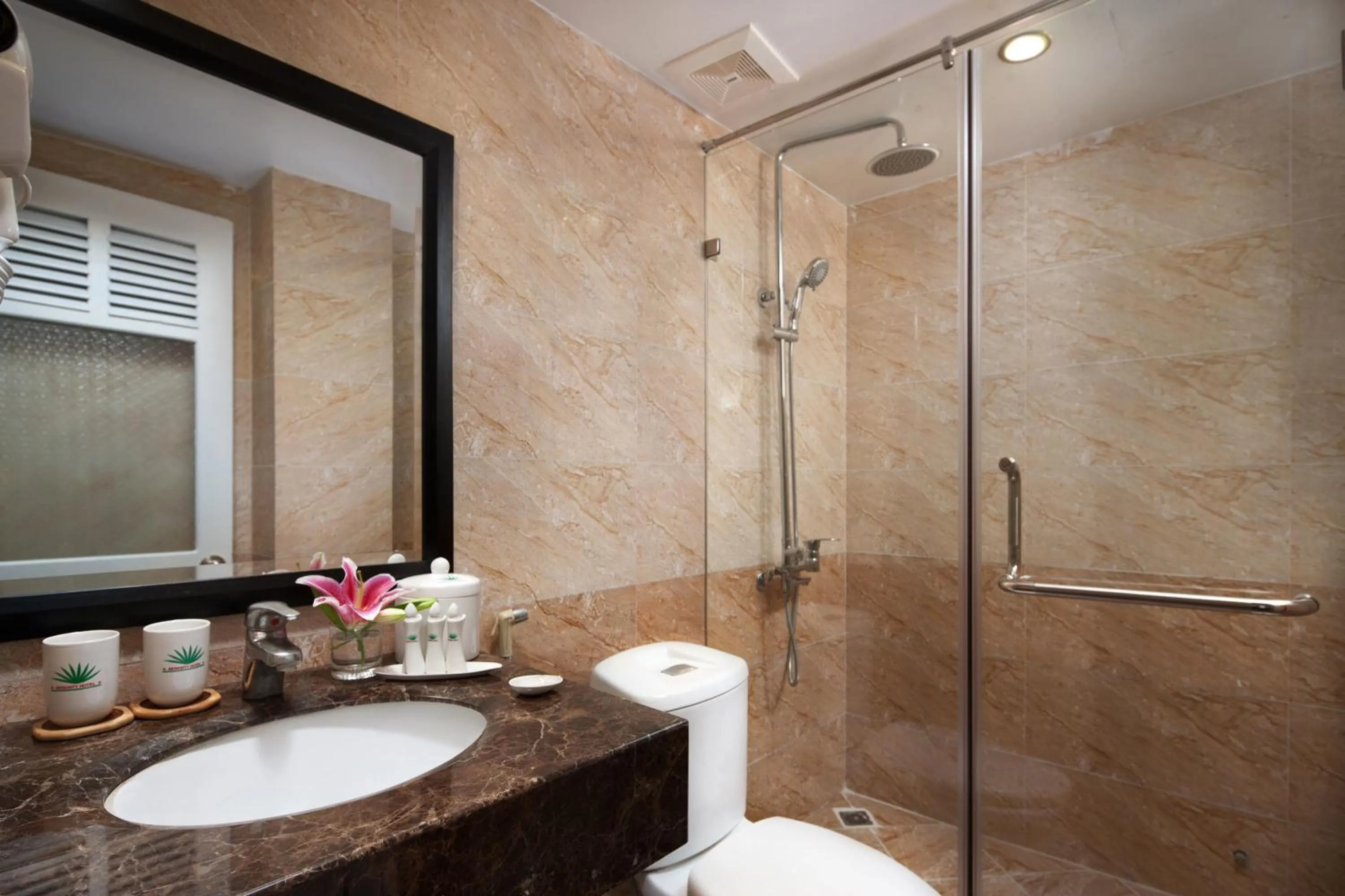 Toilet in Serenity Villa Hotel