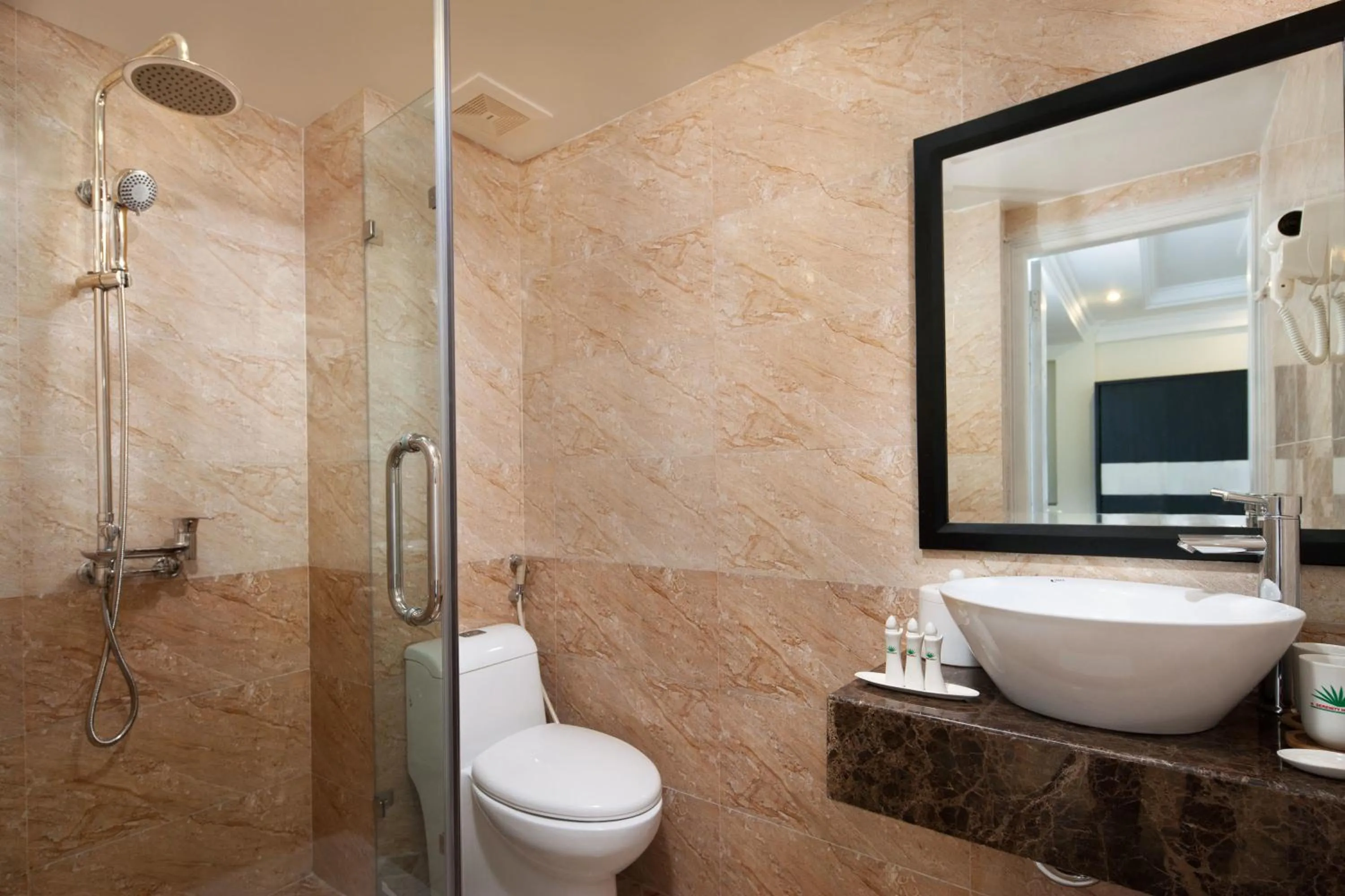 Toilet in Serenity Villa Hotel