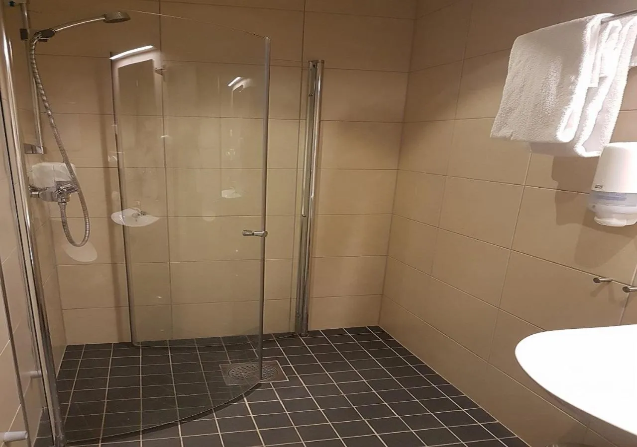 Bathroom in Chesterfield Hotel