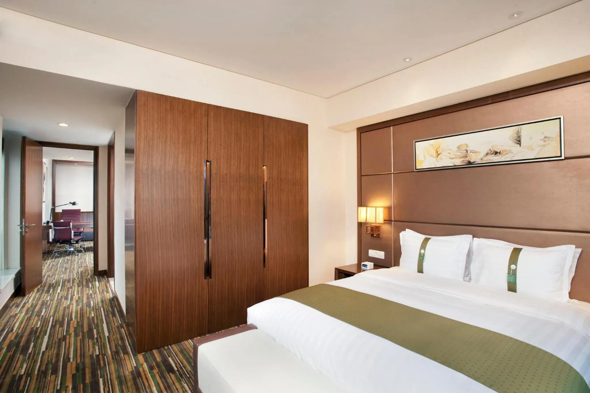 Photo of the whole room, Bed in Crowne Plaza Shanghai Jinxiu by IHG