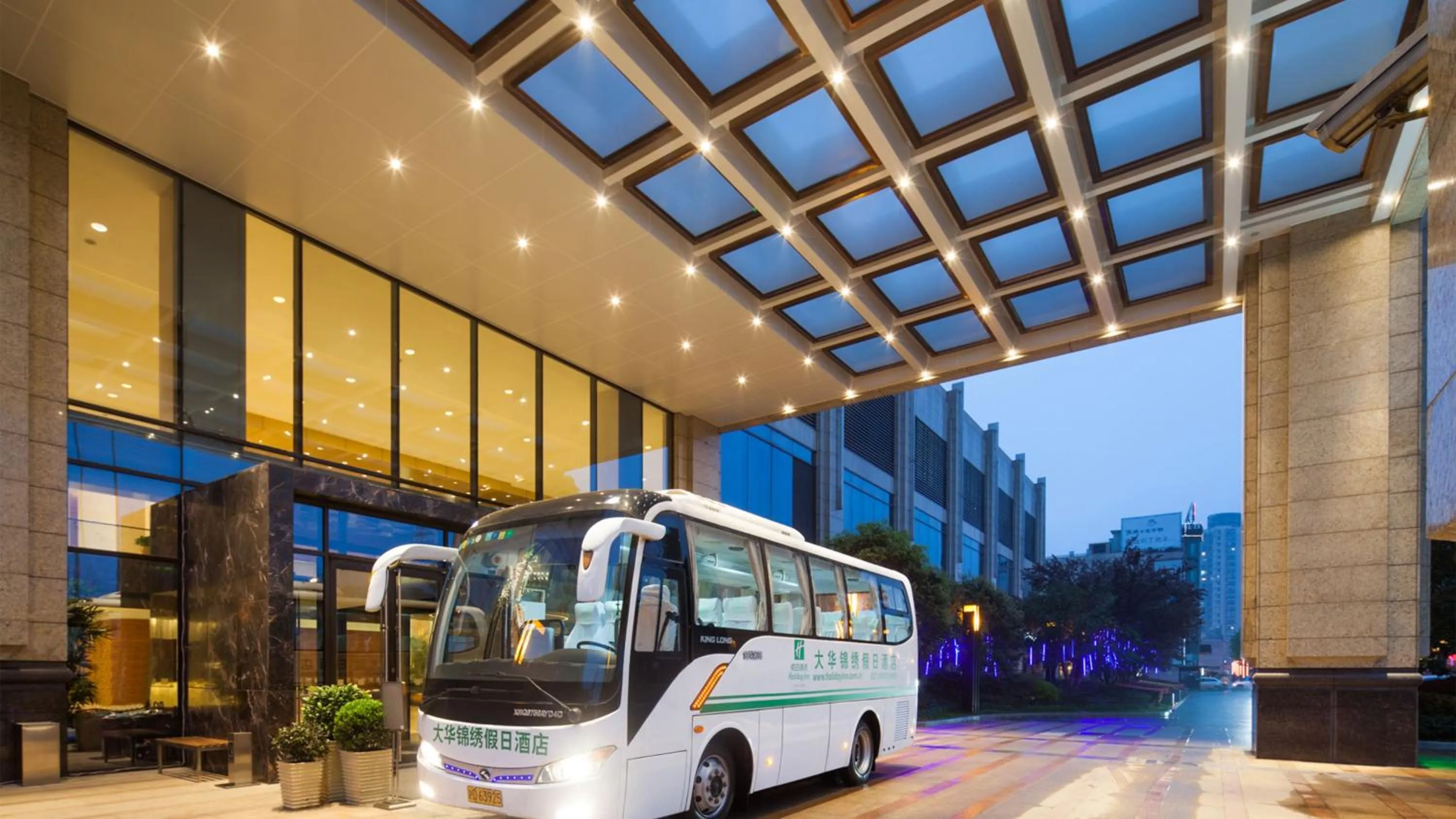 Property building in Crowne Plaza Shanghai Jinxiu by IHG