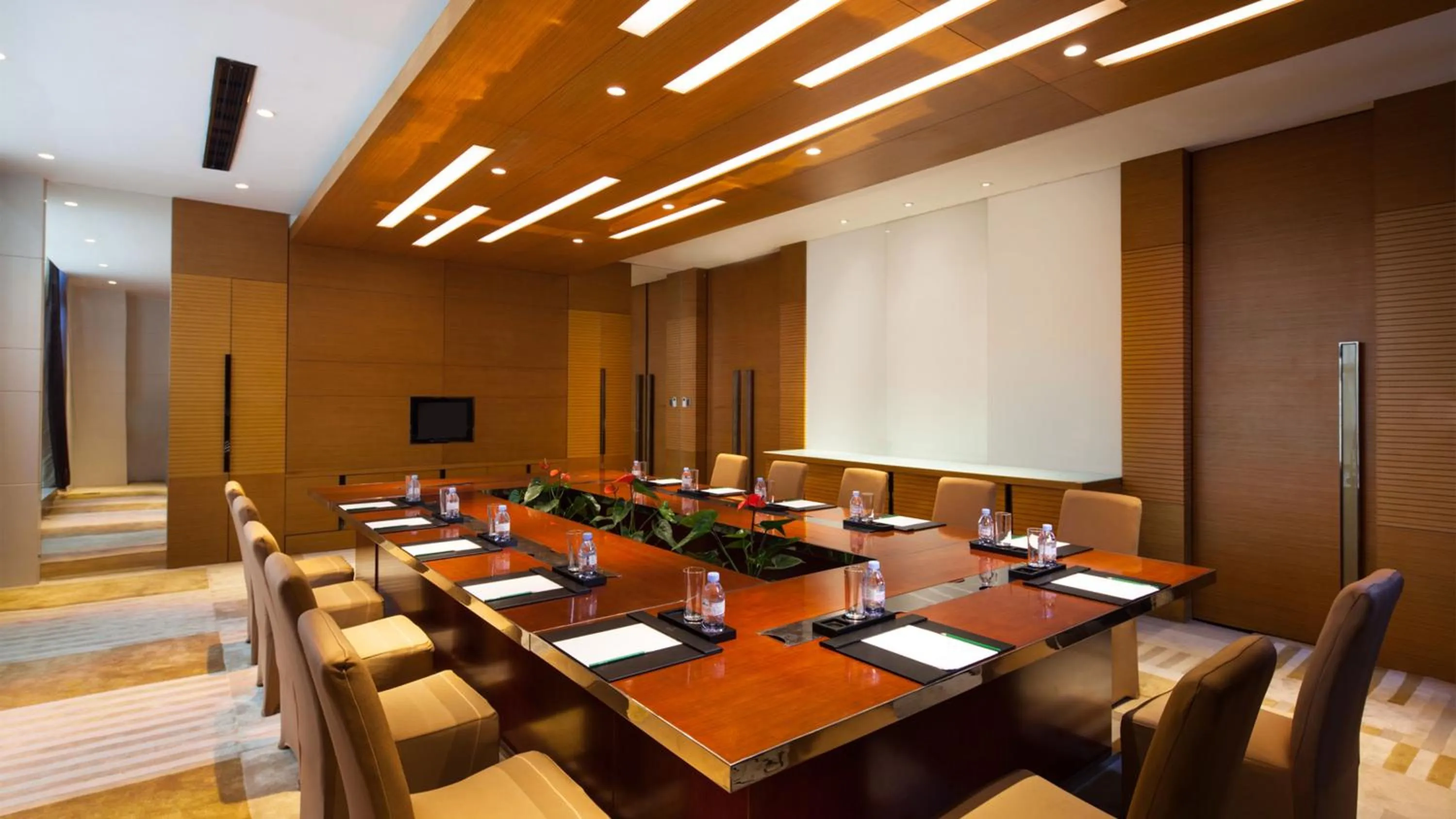 Meeting/conference room in Crowne Plaza Shanghai Jinxiu by IHG