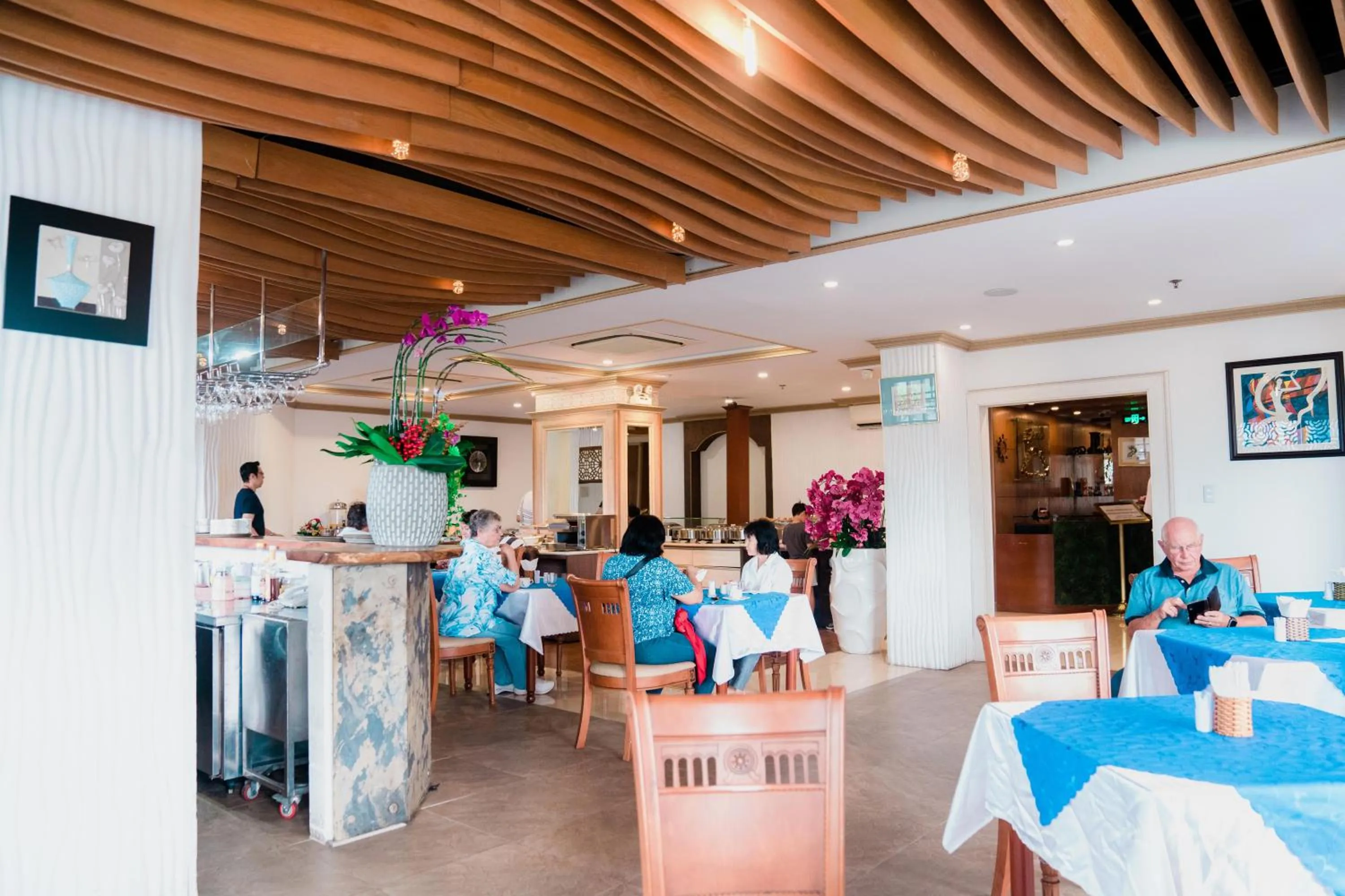 Restaurant/places to eat in Lotus Saigon Hotel