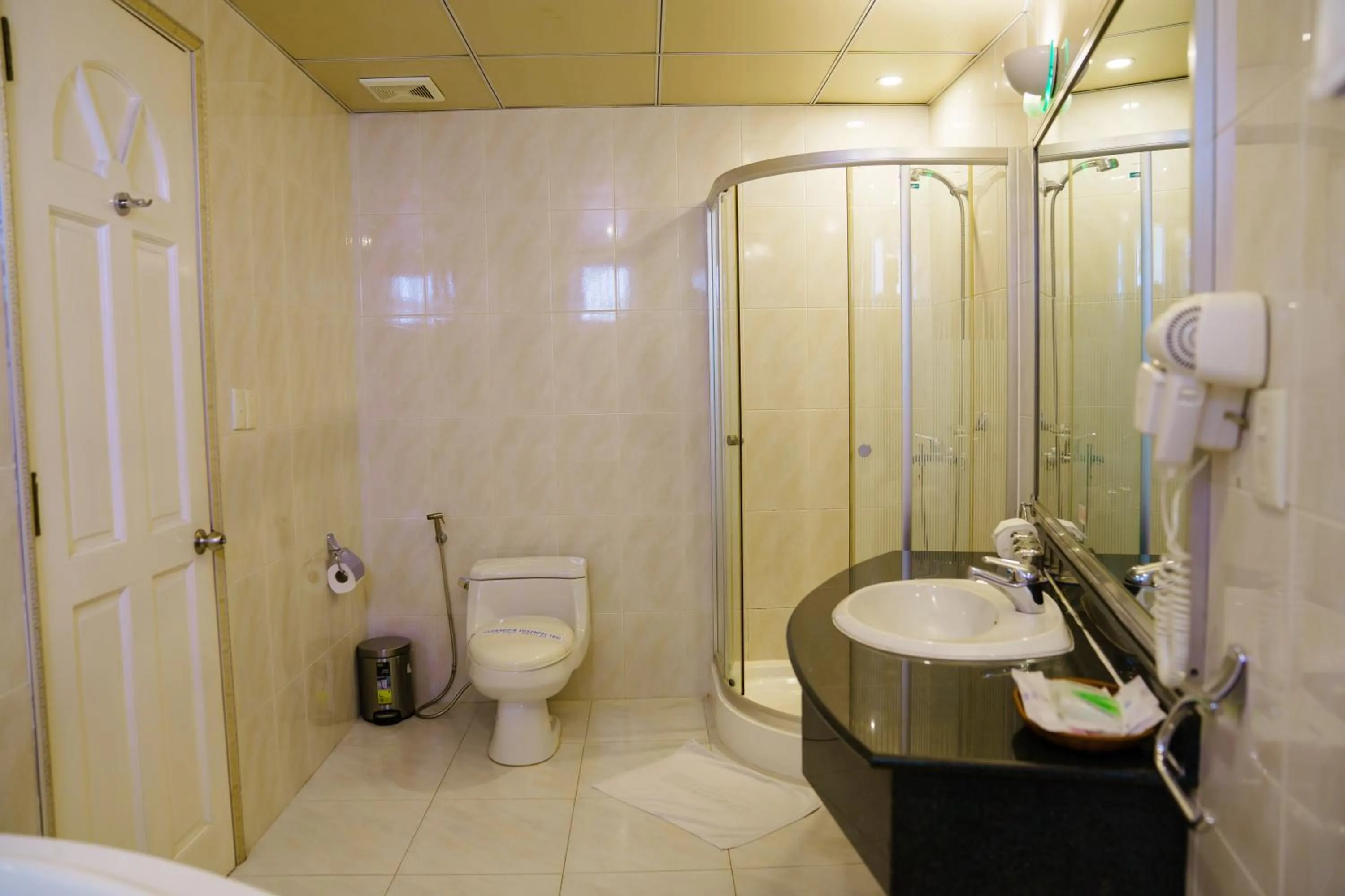 Toilet in Lotus Saigon Hotel