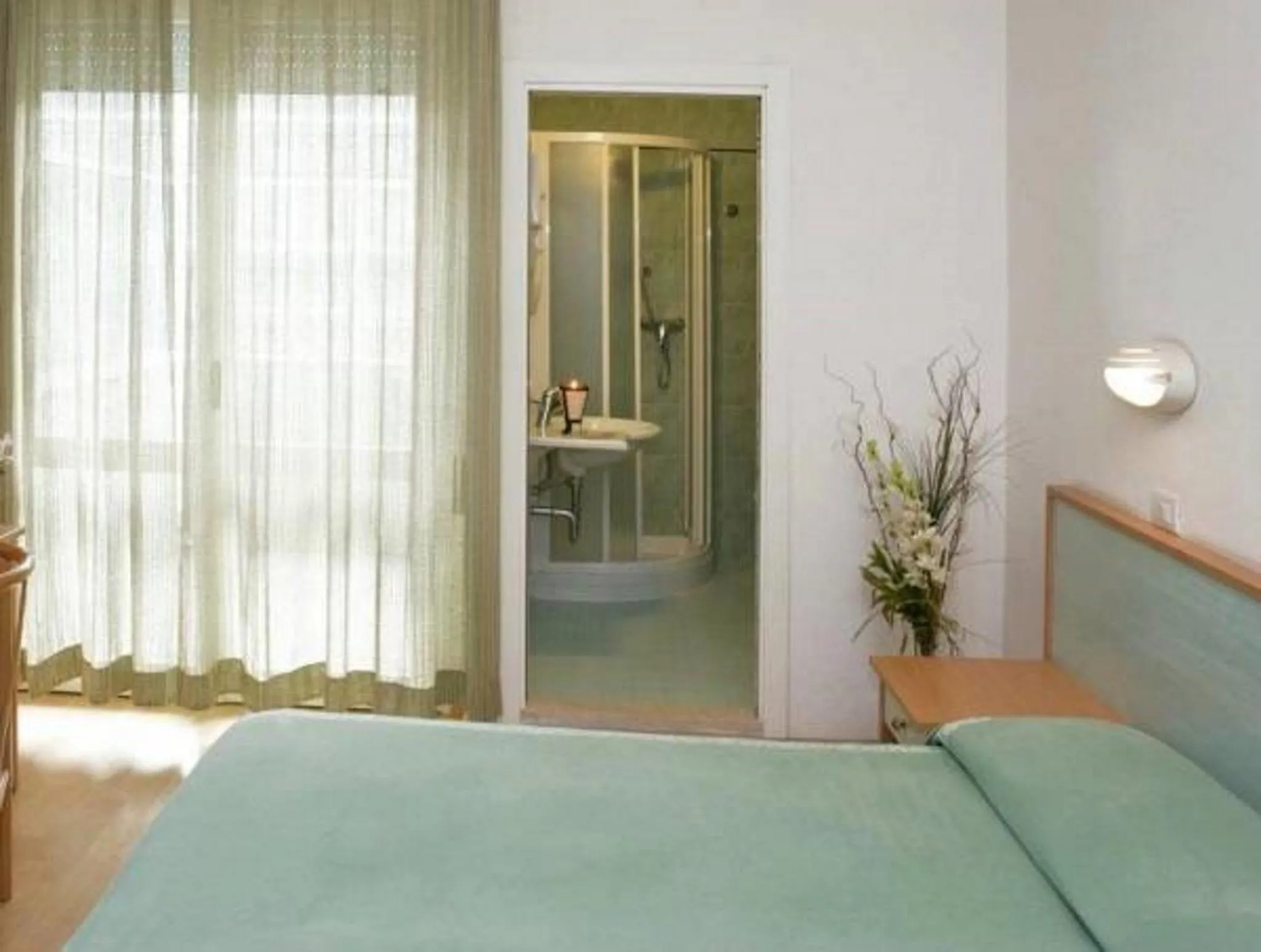 Shower, Bed in Hotel Augusta