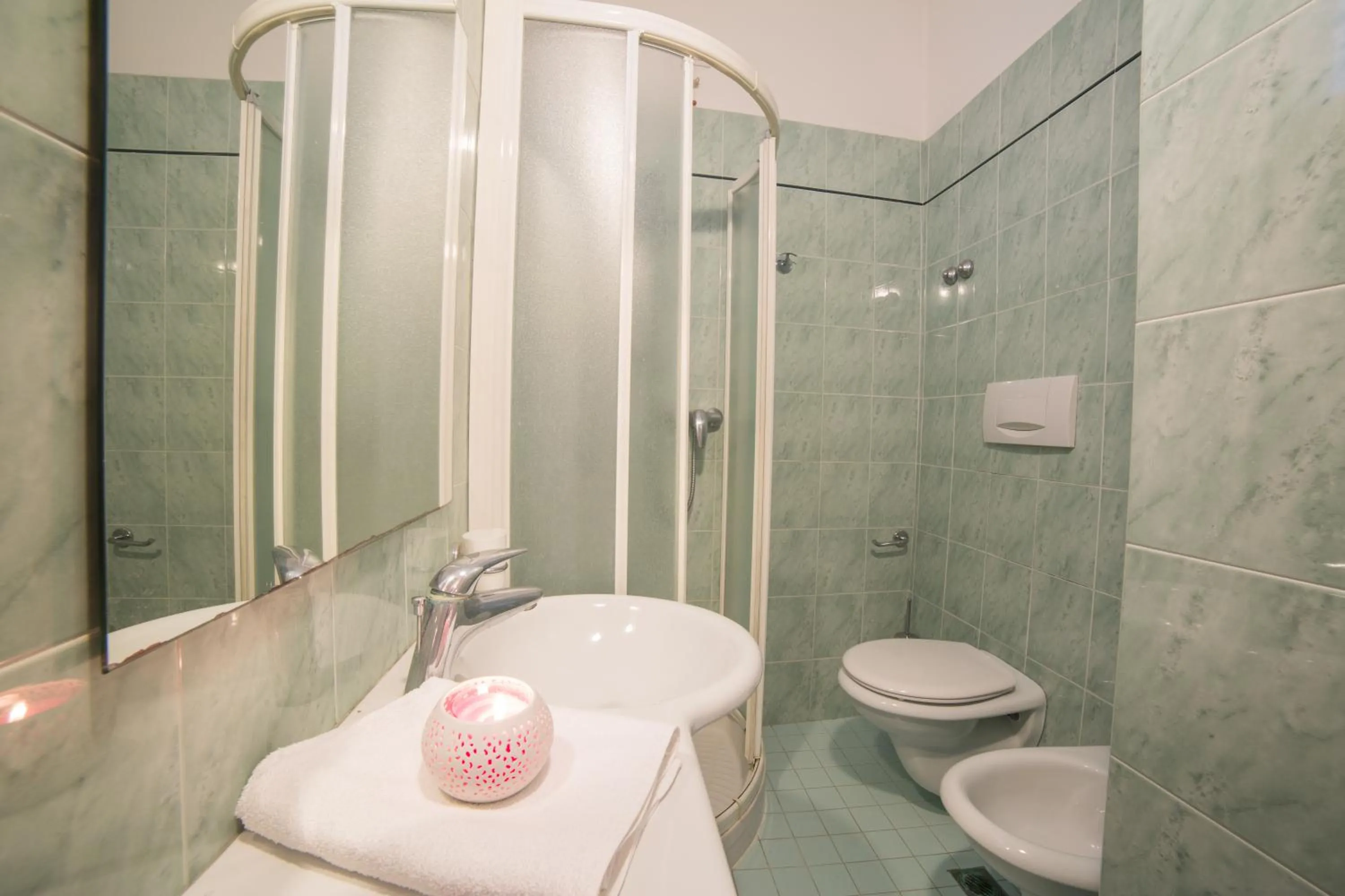 Shower in Hotel Augusta