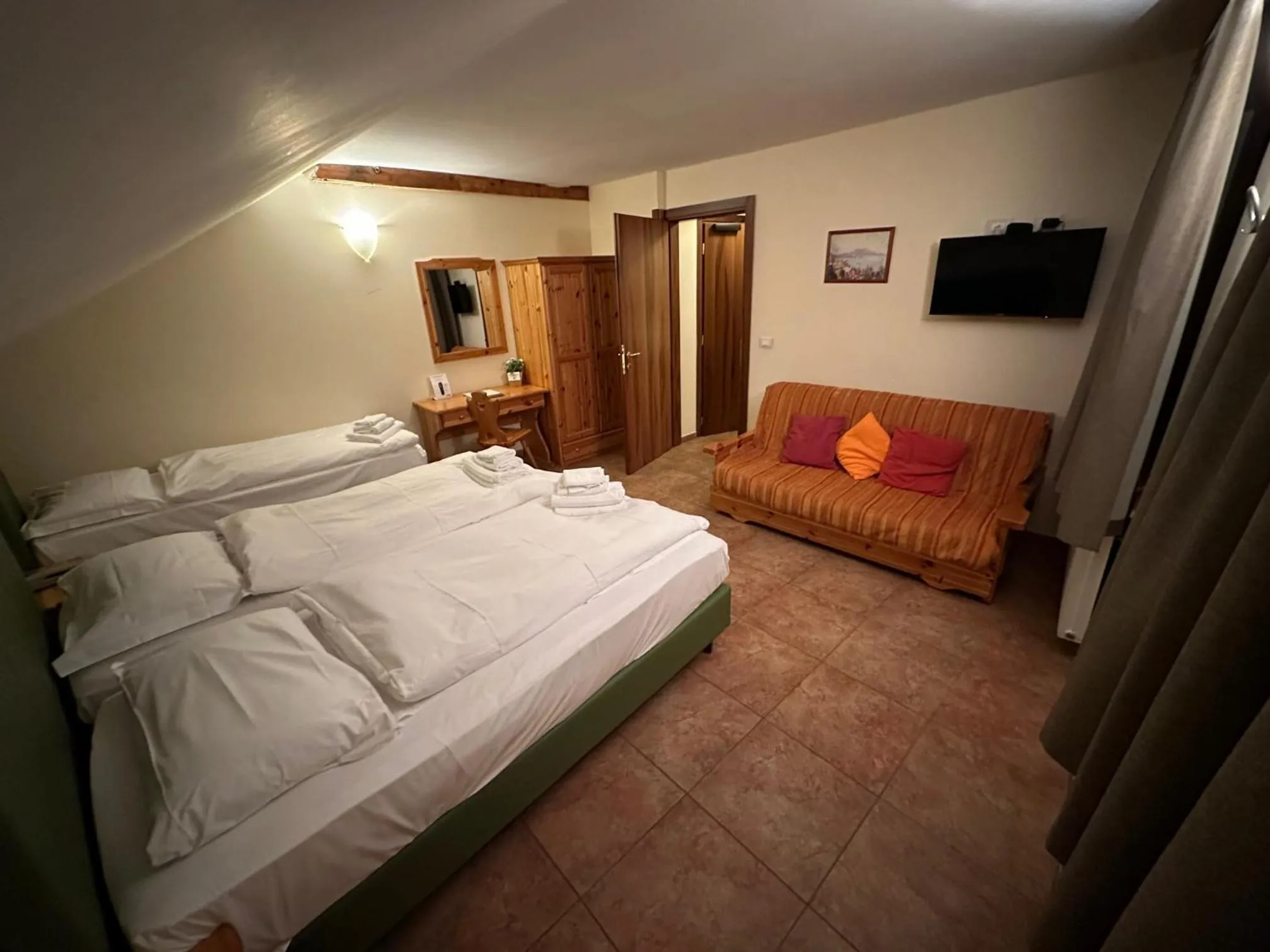 Bed in Hotel Trieste