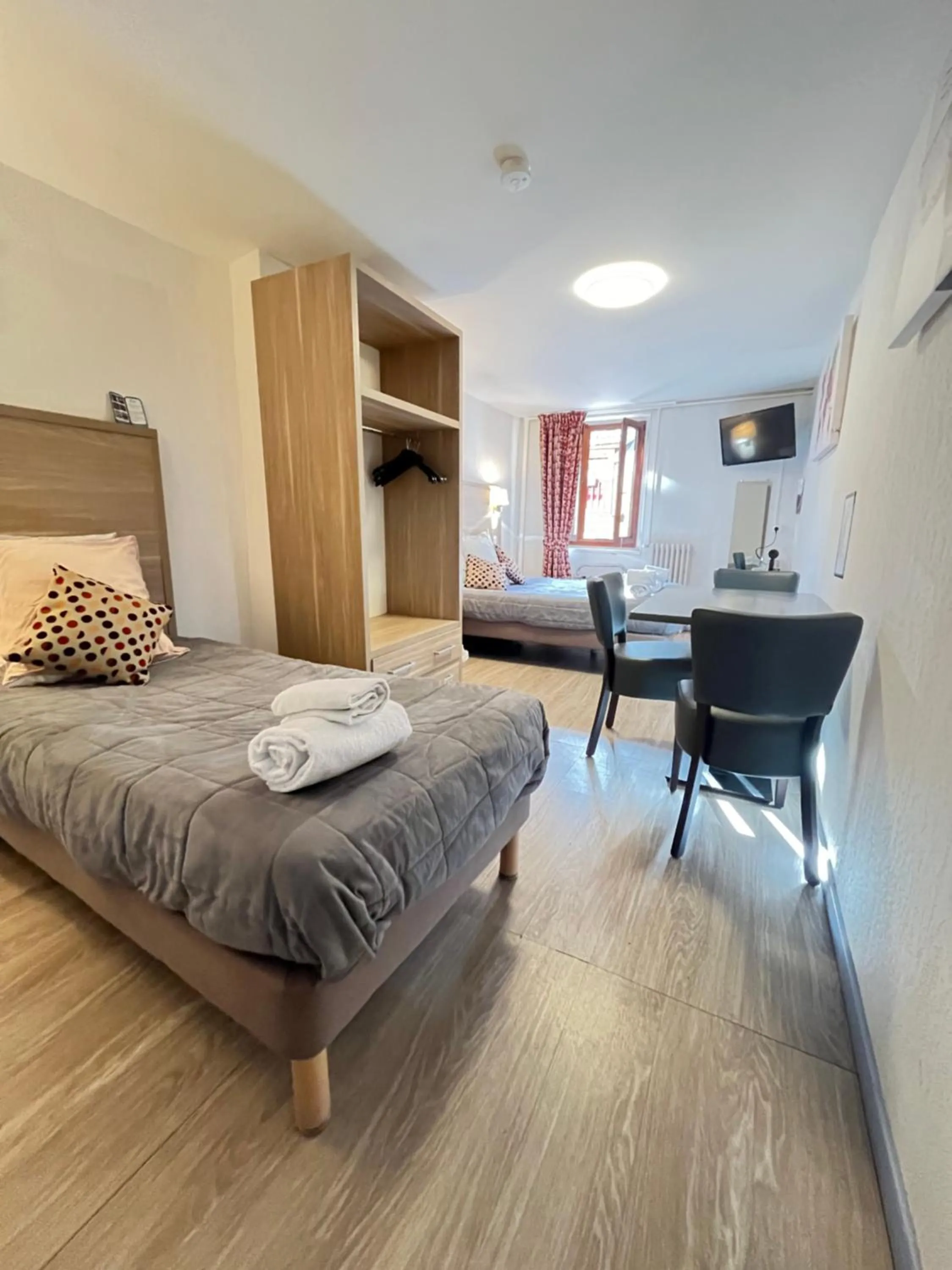 Bed in Hôtel Du Cheval Blanc Barcelonnette