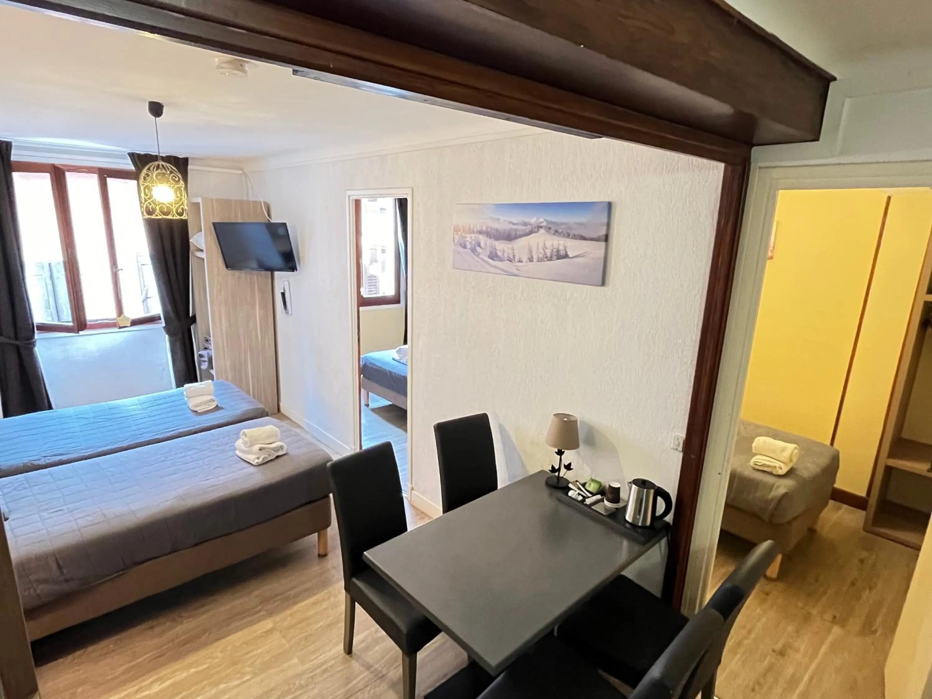 Bed in Hôtel Du Cheval Blanc Barcelonnette