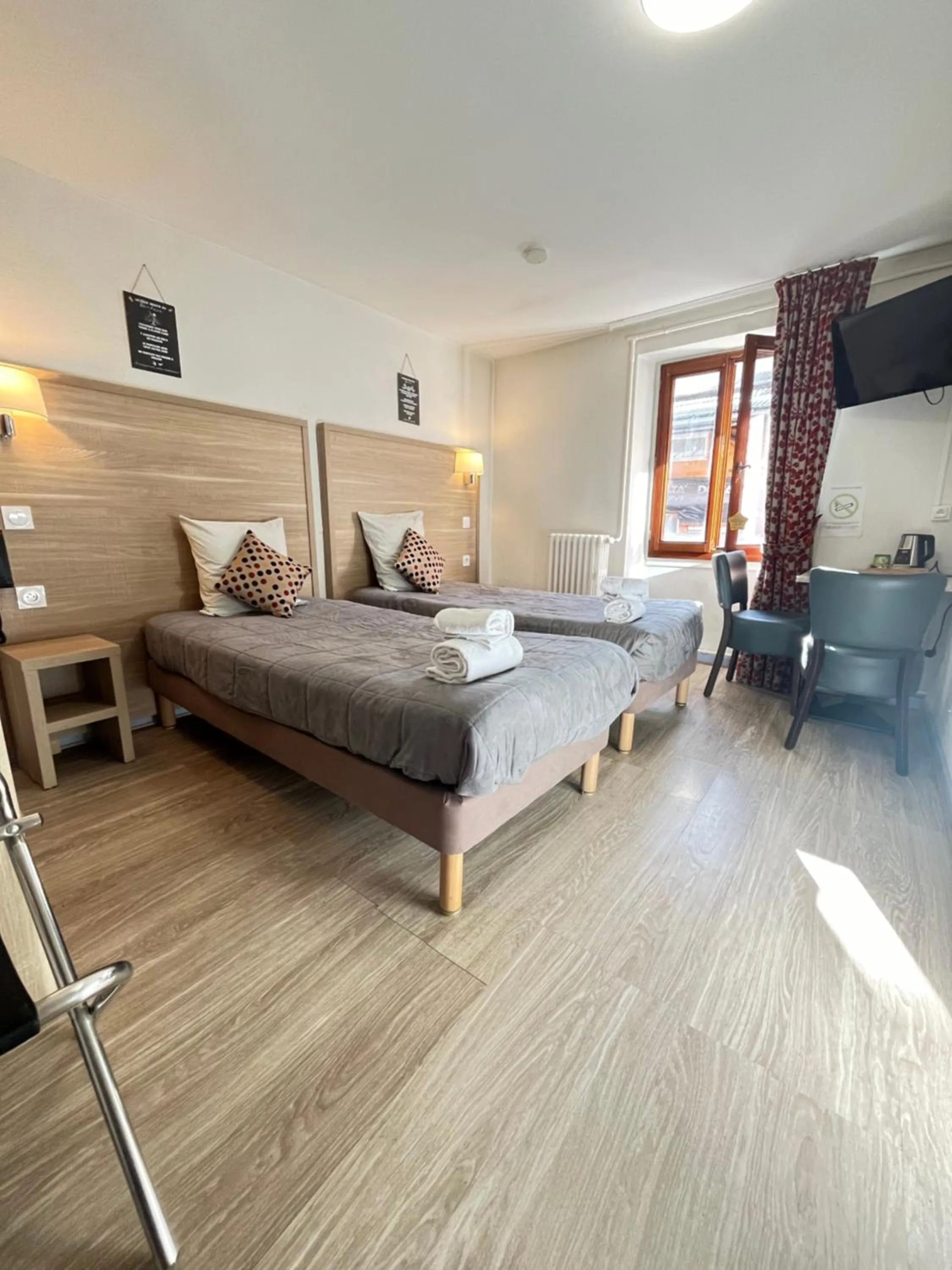 Bed in Hôtel Du Cheval Blanc Barcelonnette