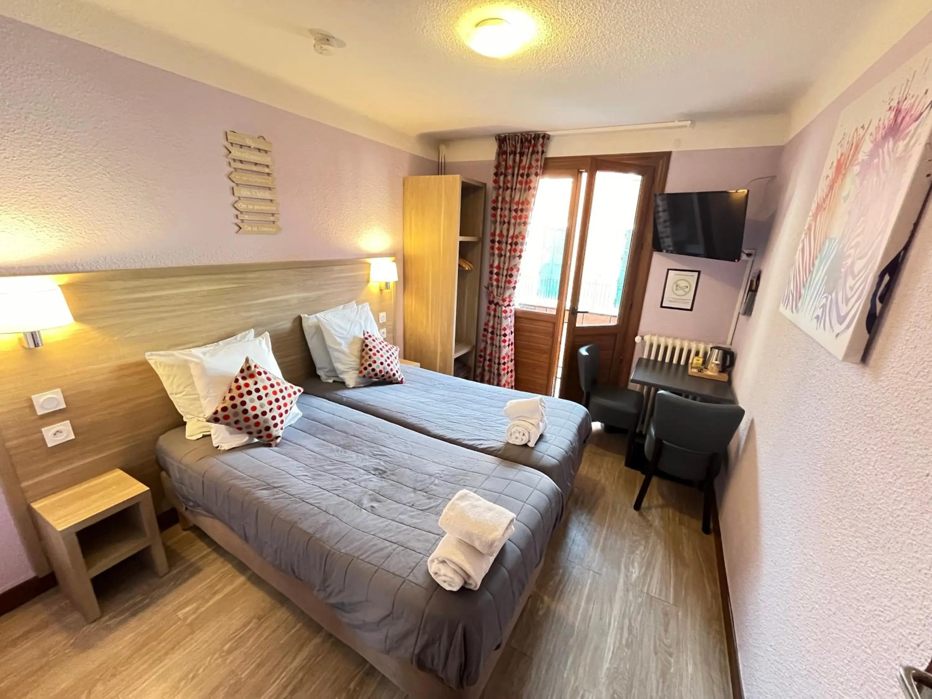 Bed in Hôtel Du Cheval Blanc Barcelonnette