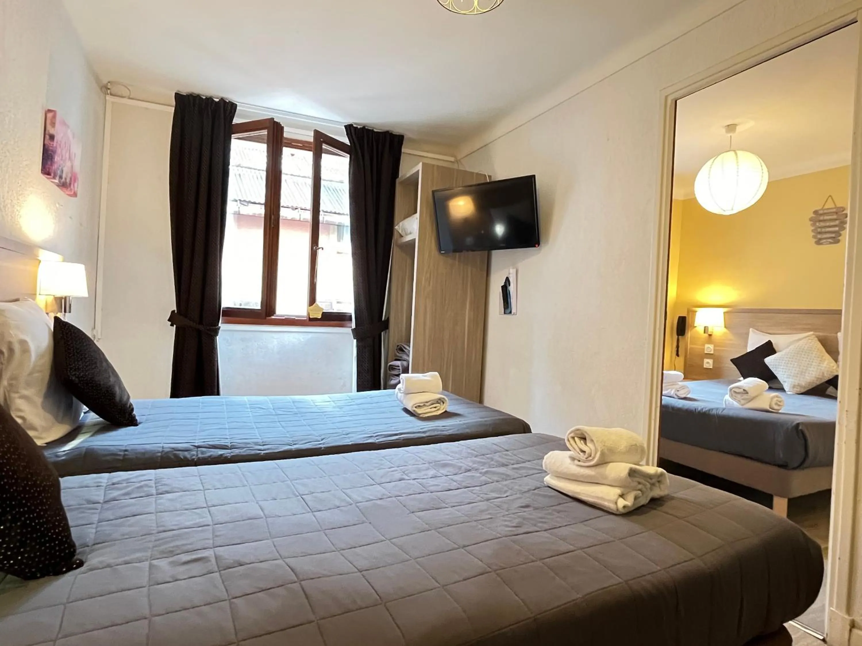 Bed in Hôtel Du Cheval Blanc Barcelonnette