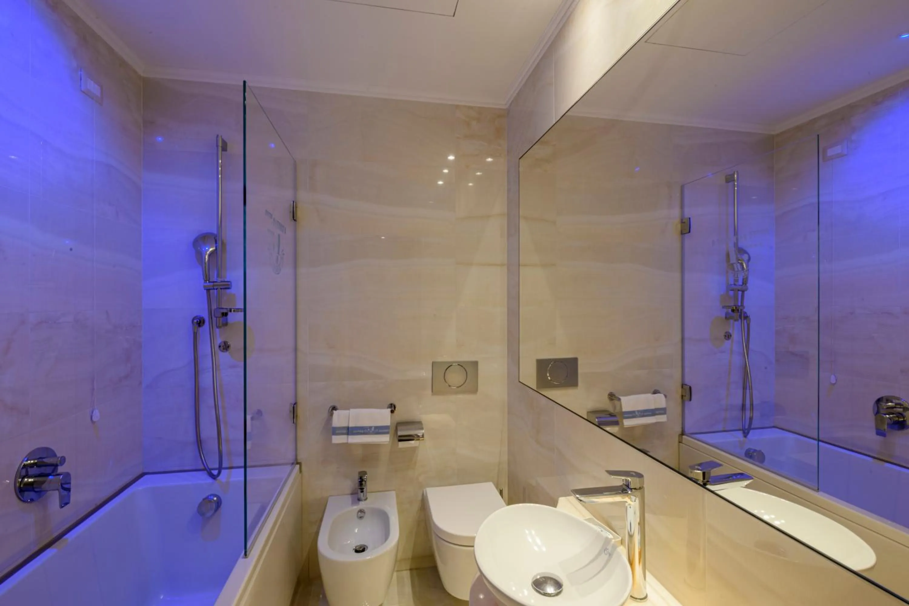 Bathroom in Hotel Astoria