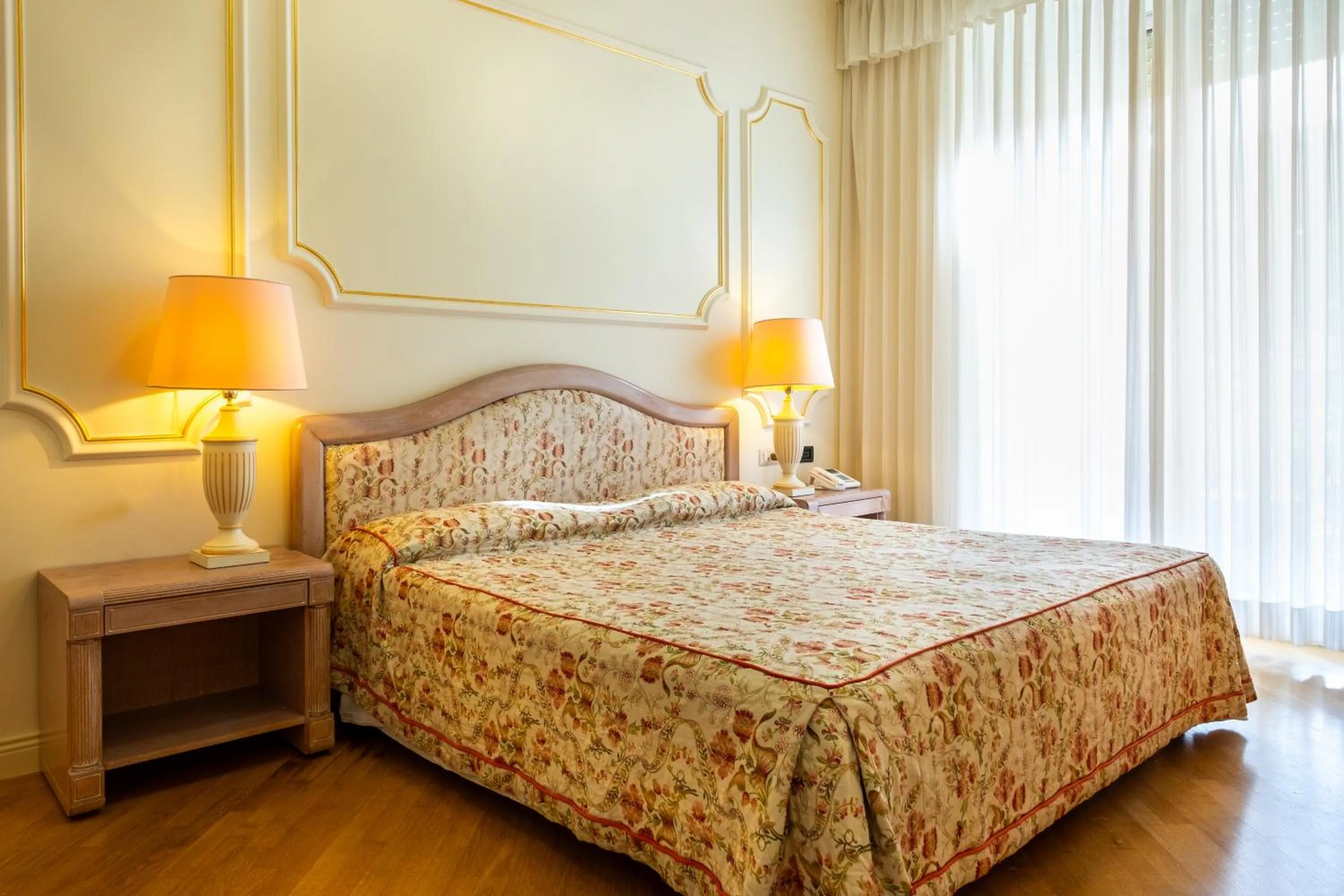 Bedroom, Bed in Hotel Astoria