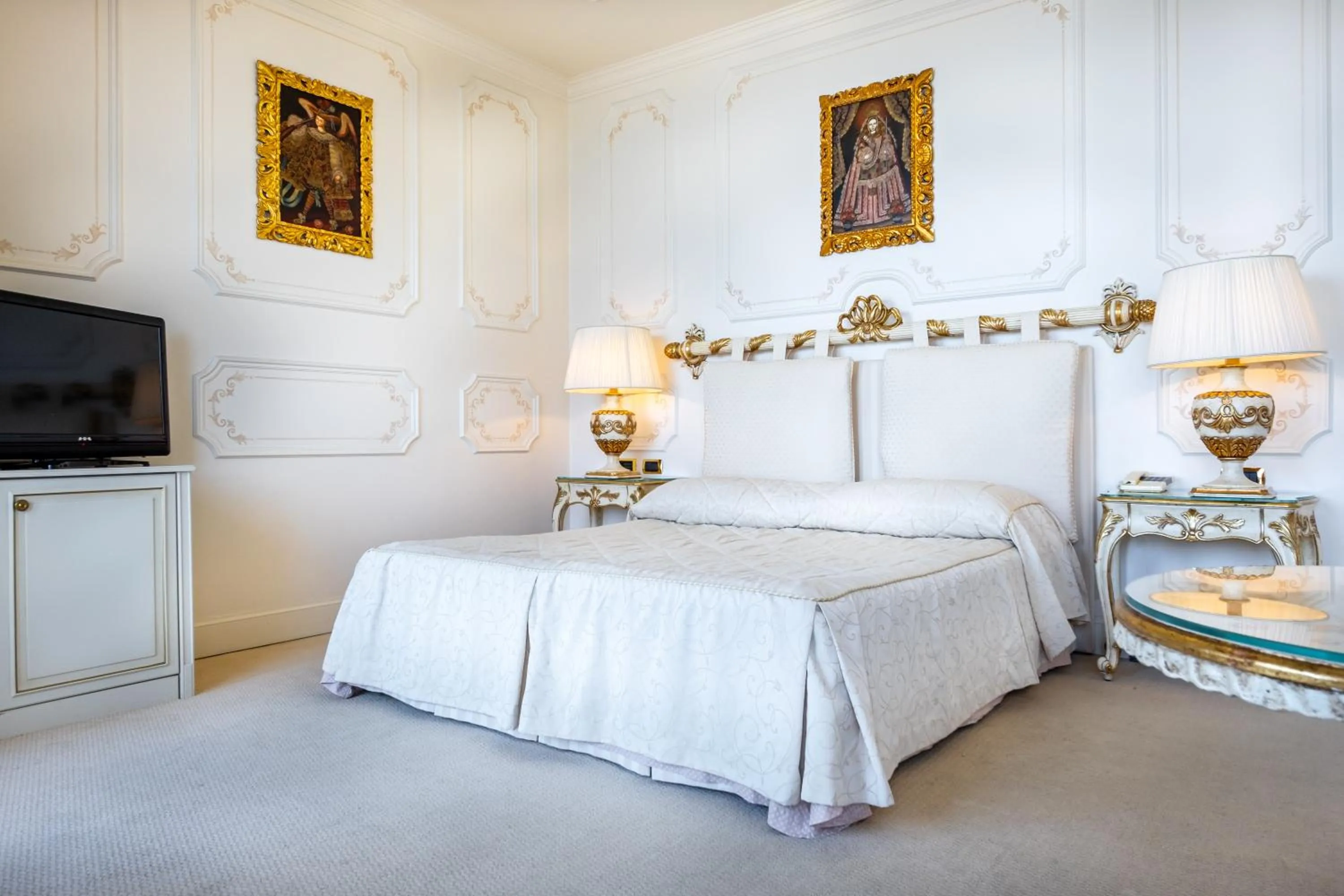 Bedroom, Bed in Hotel Astoria