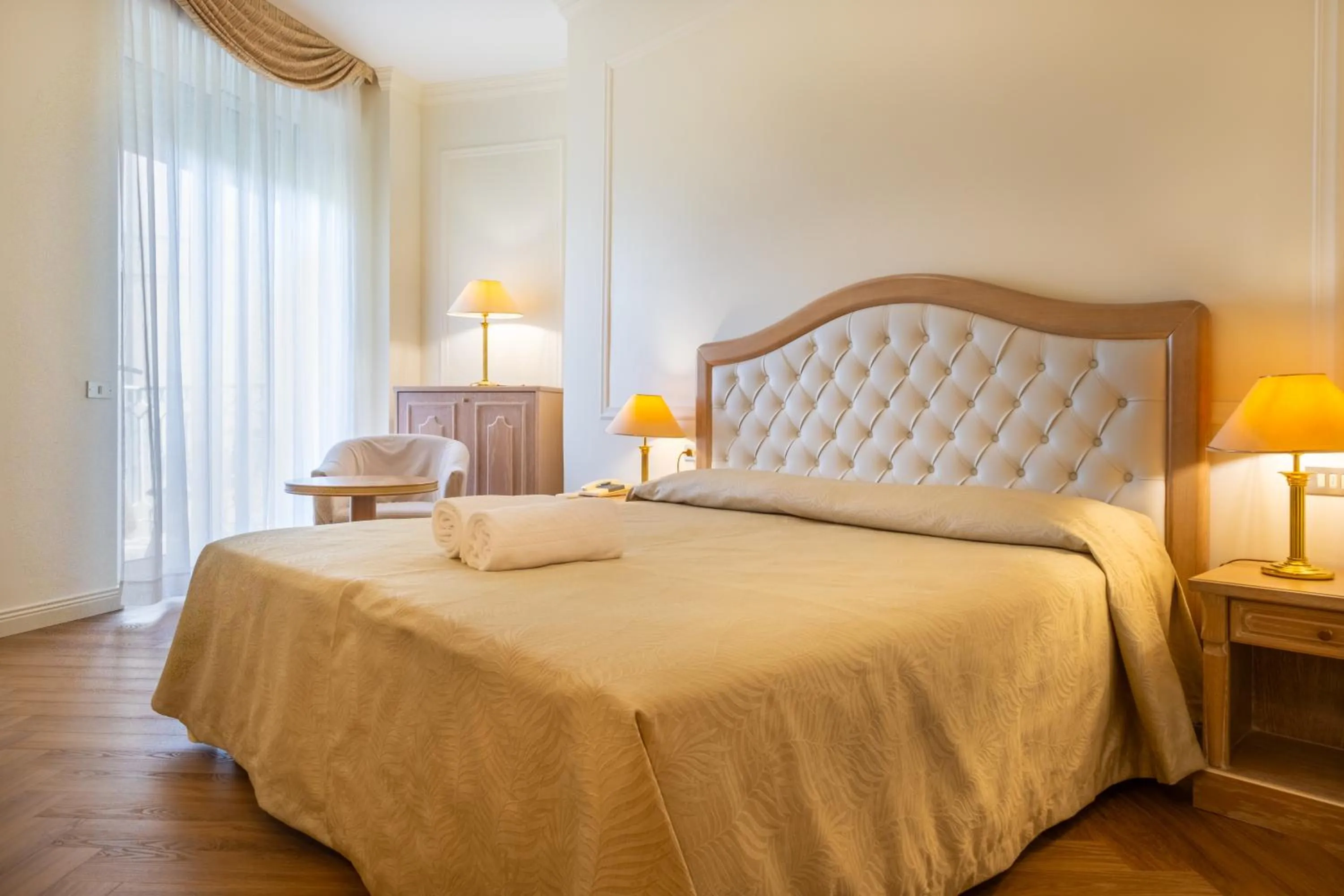 Bedroom, Bed in Hotel Astoria