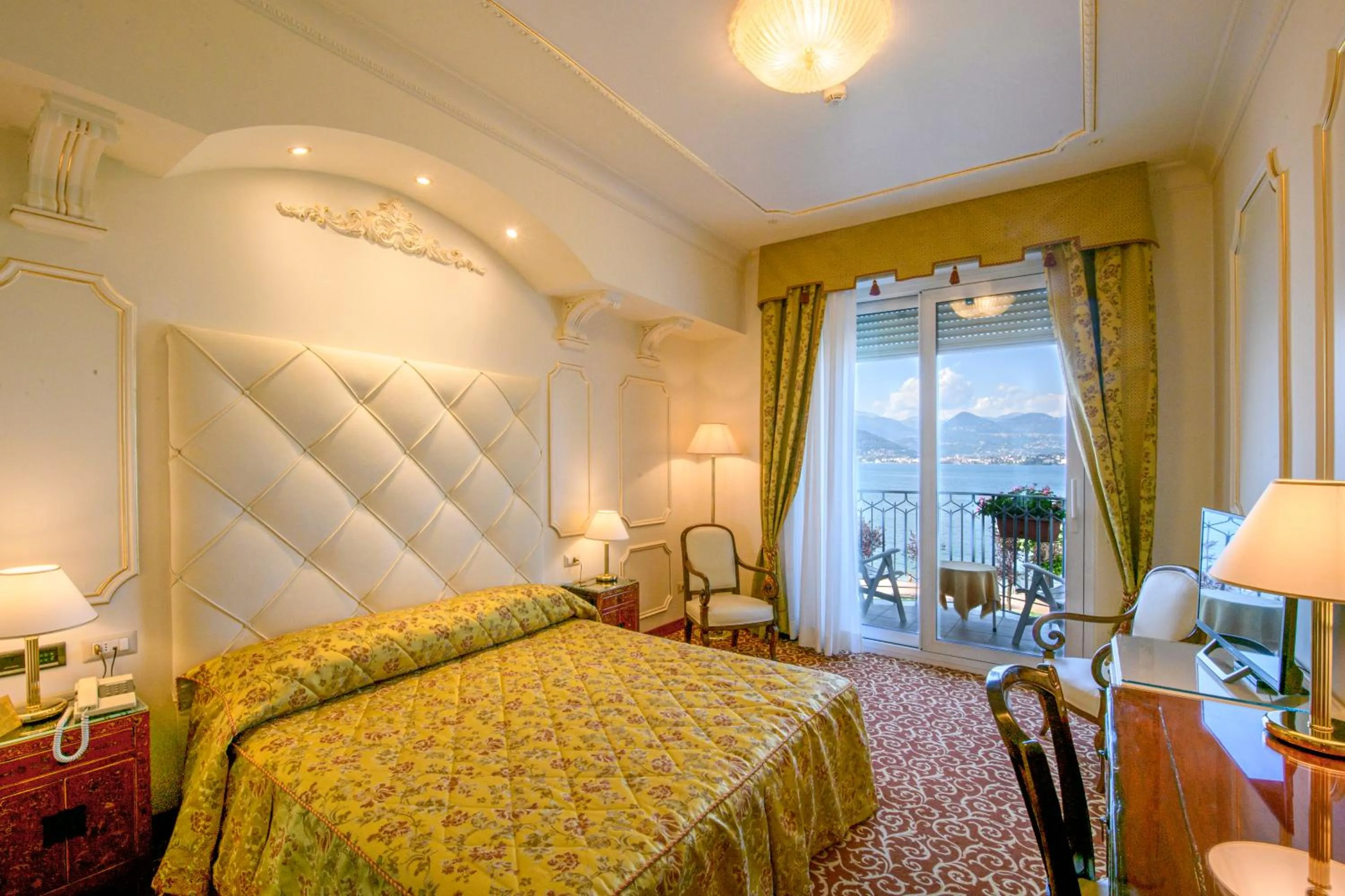 Bedroom, Bed in Hotel Astoria