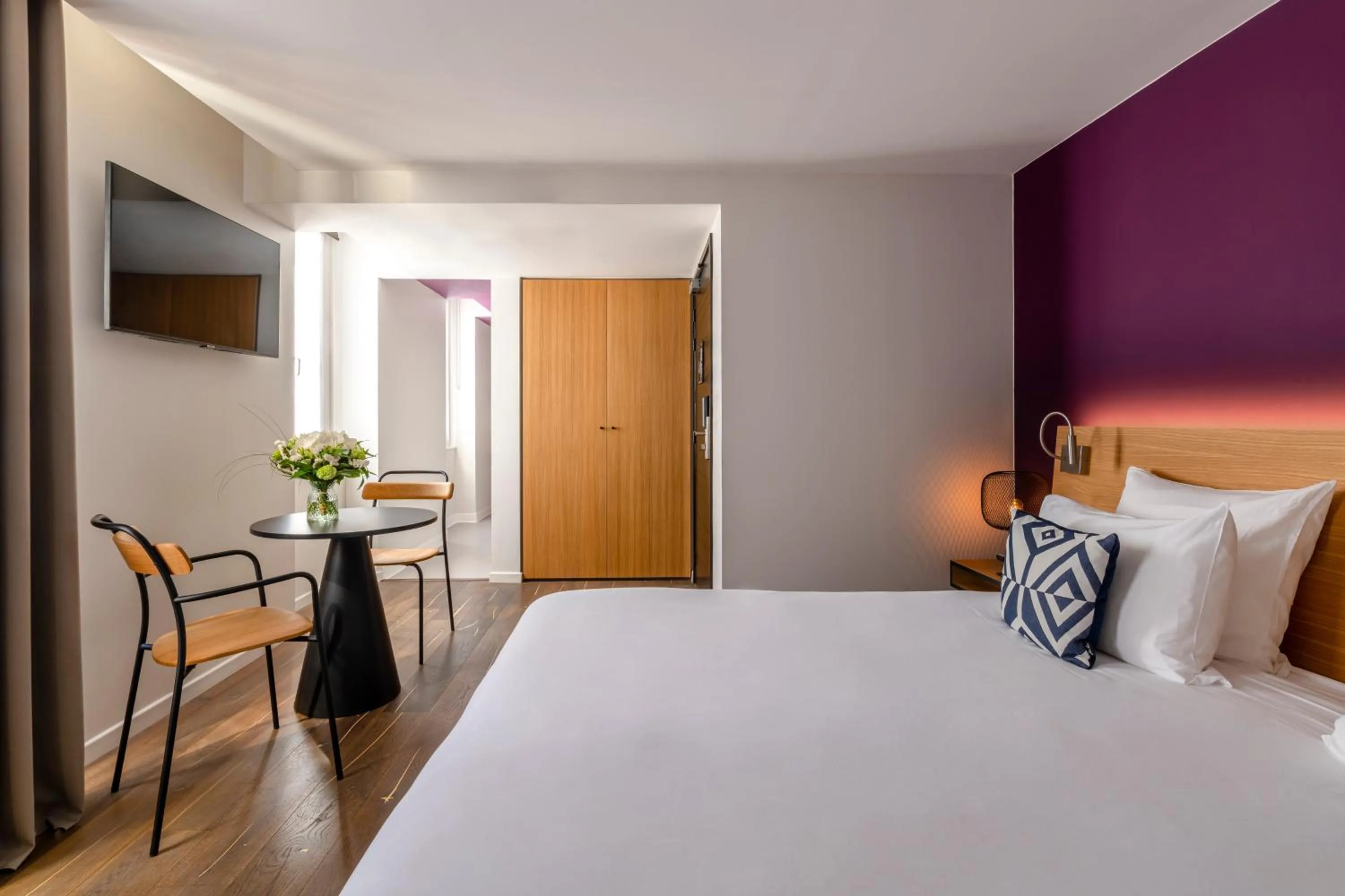 Bathroom, Bed in Hotel Villa Koegui Biarritz