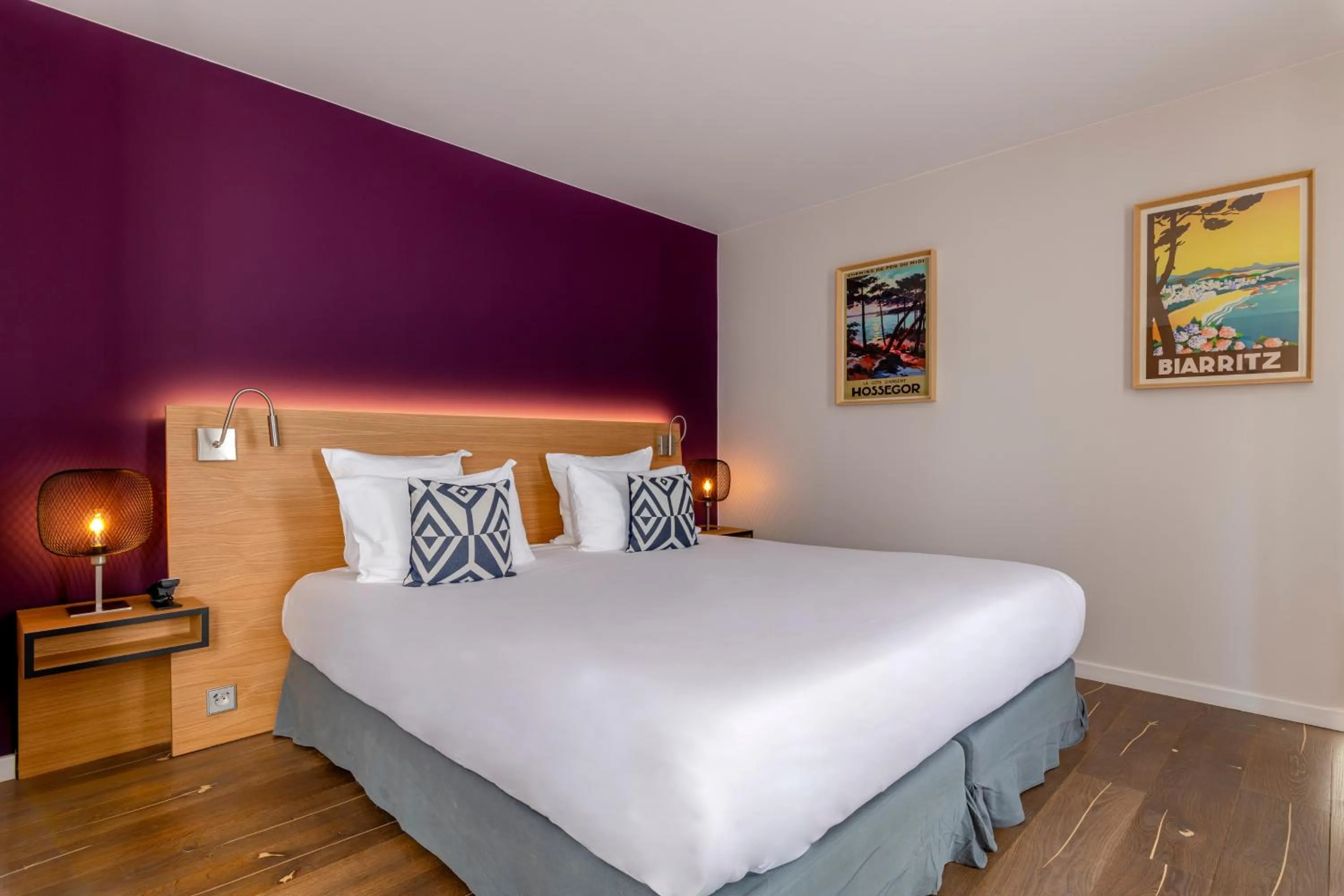 Photo of the whole room, Bed in Hotel Villa Koegui Biarritz