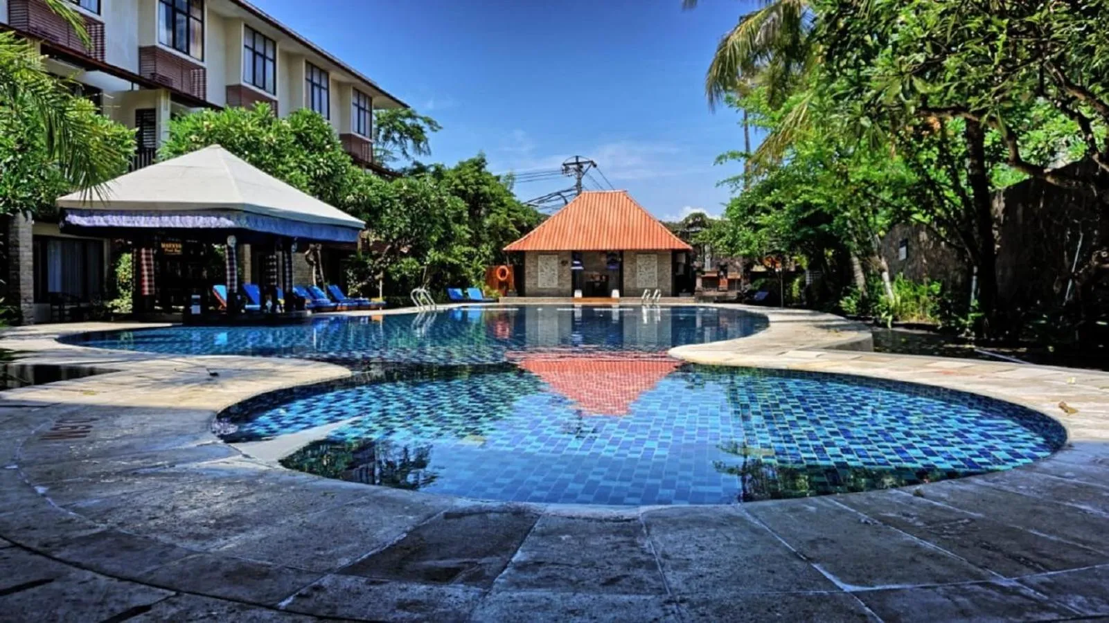 Swimming pool in Best Western Resort Kuta