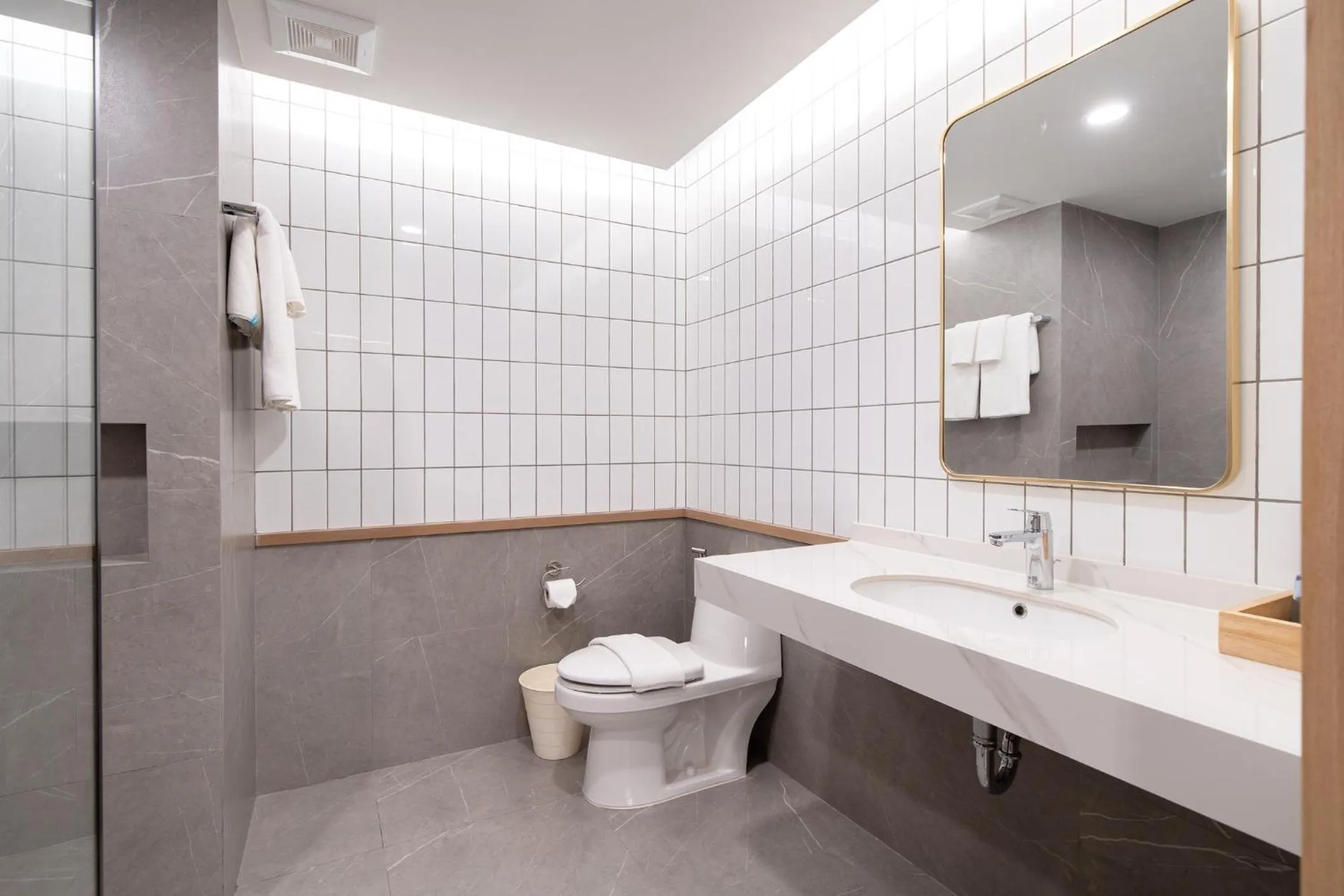 Deluxe Double or Twin Room with Pool View in Jomtien Thani Hotel