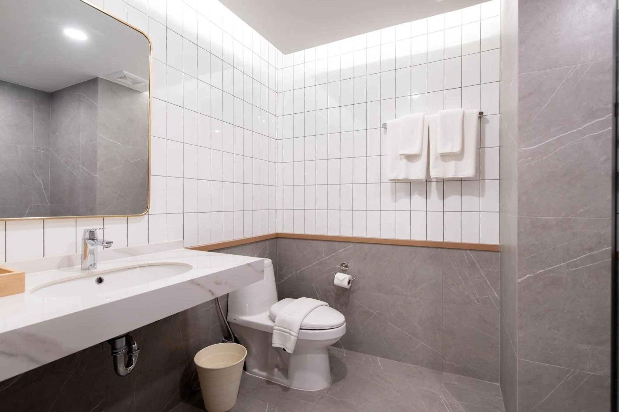 Bathroom in Jomtien Thani Hotel