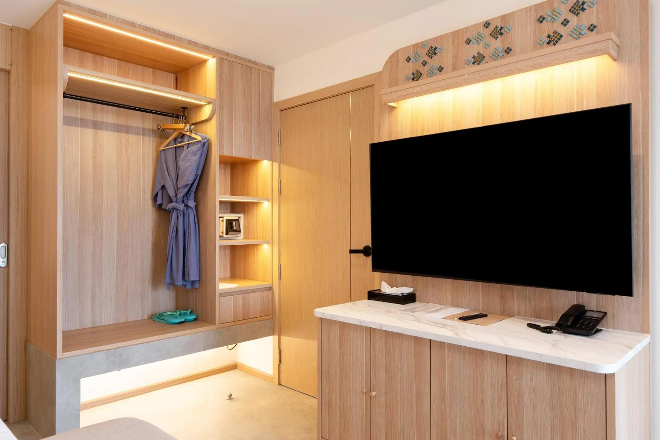 wardrobe in Jomtien Thani Hotel