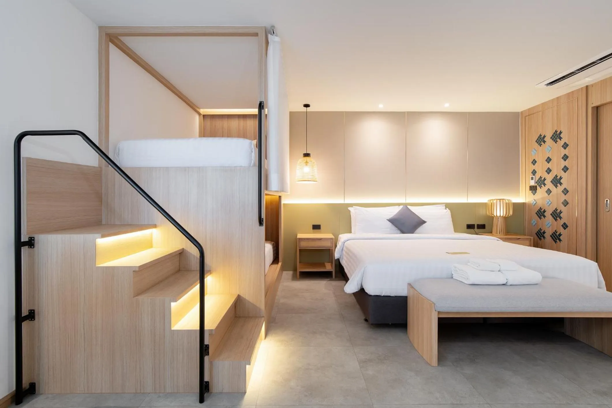 Bedroom, Bed in Jomtien Thani Hotel