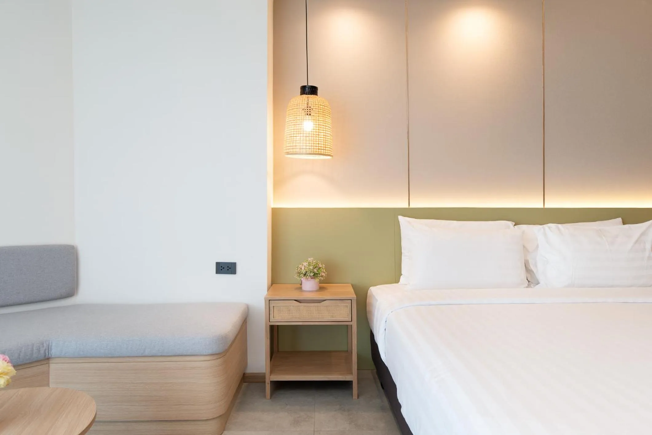 Bedroom, Bed in Jomtien Thani Hotel