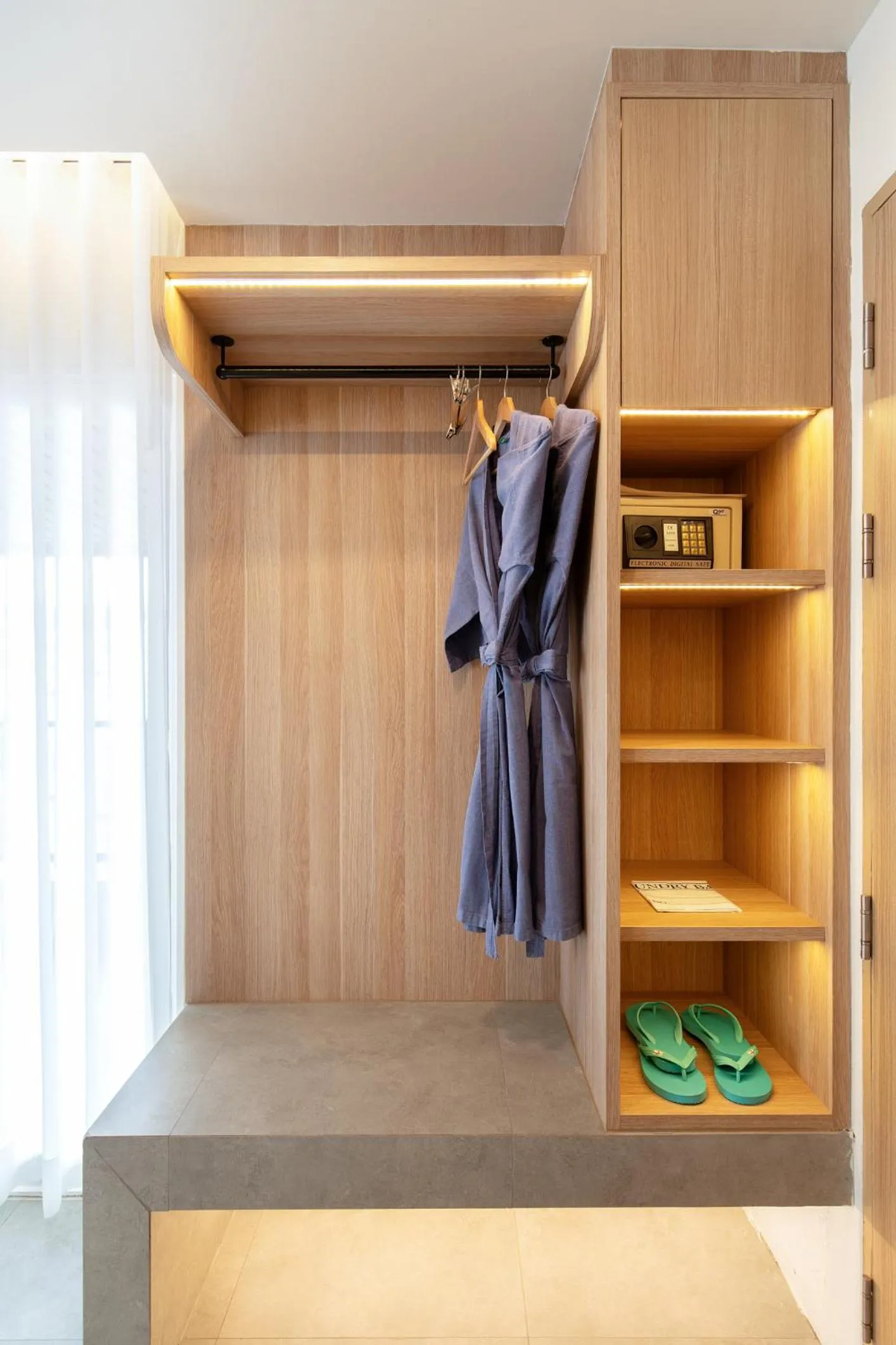 wardrobe in Jomtien Thani Hotel