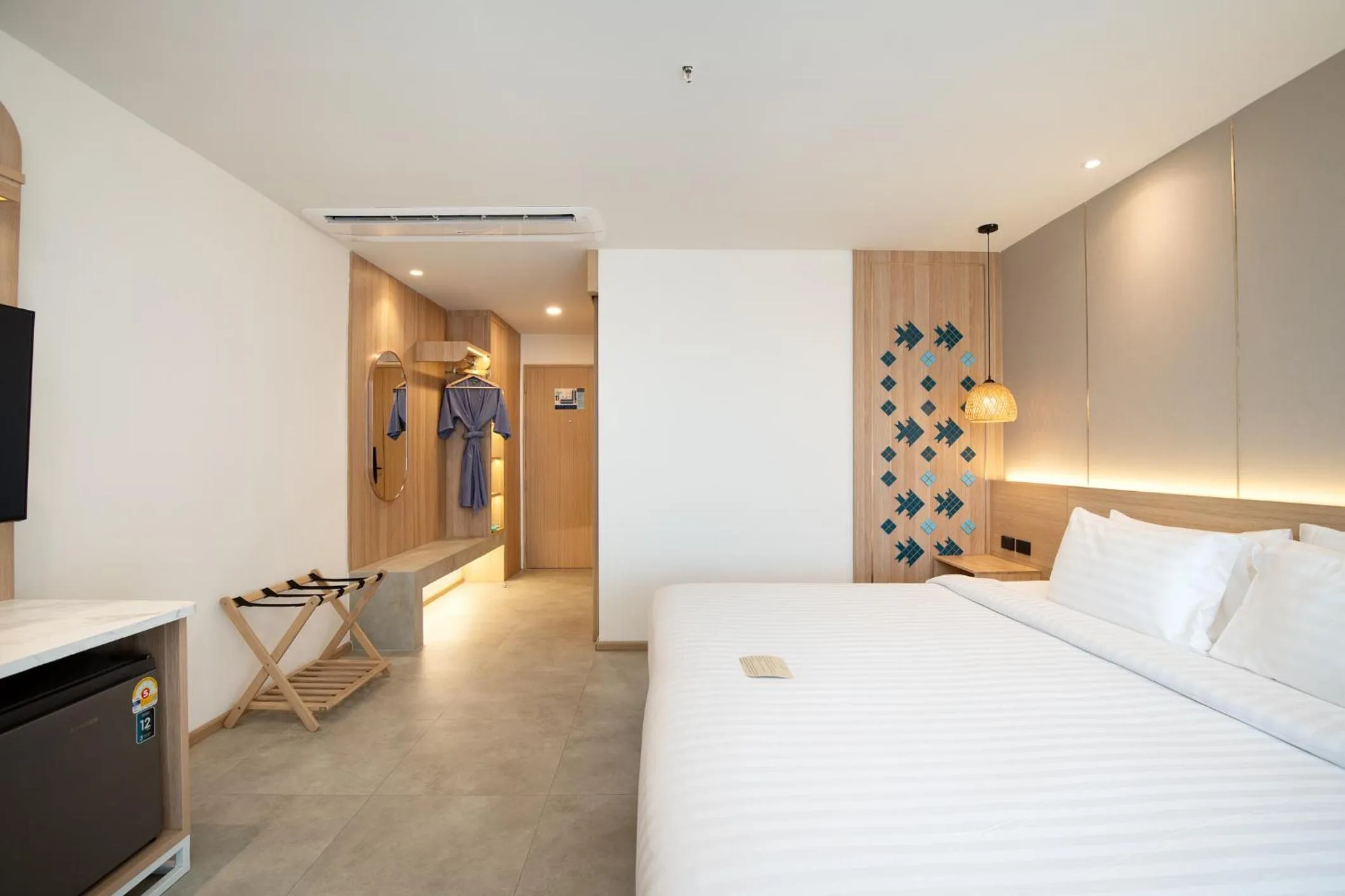 Photo of the whole room, Bed in Jomtien Thani Hotel