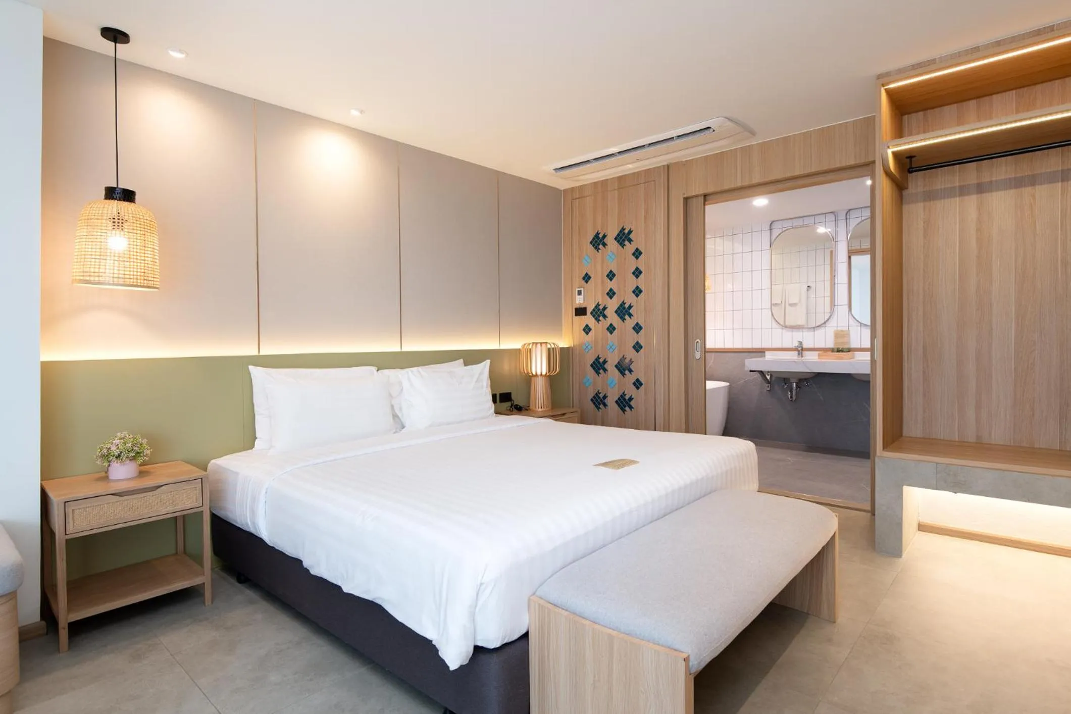 Bedroom, Bed in Jomtien Thani Hotel