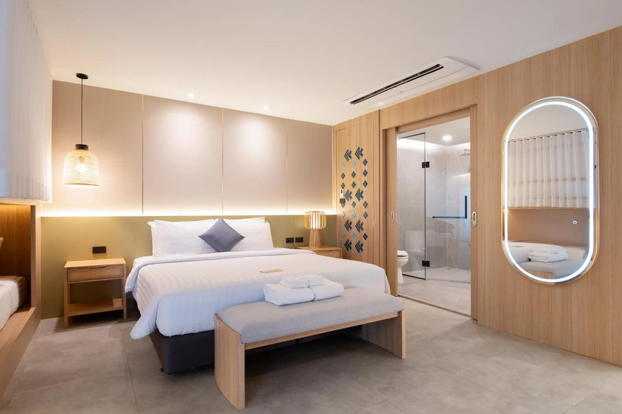 Bedroom, Bed in Jomtien Thani Hotel