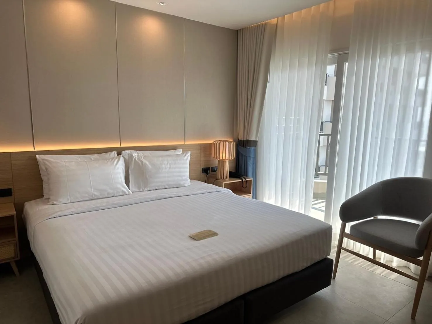 Bedroom, Bed in Jomtien Thani Hotel