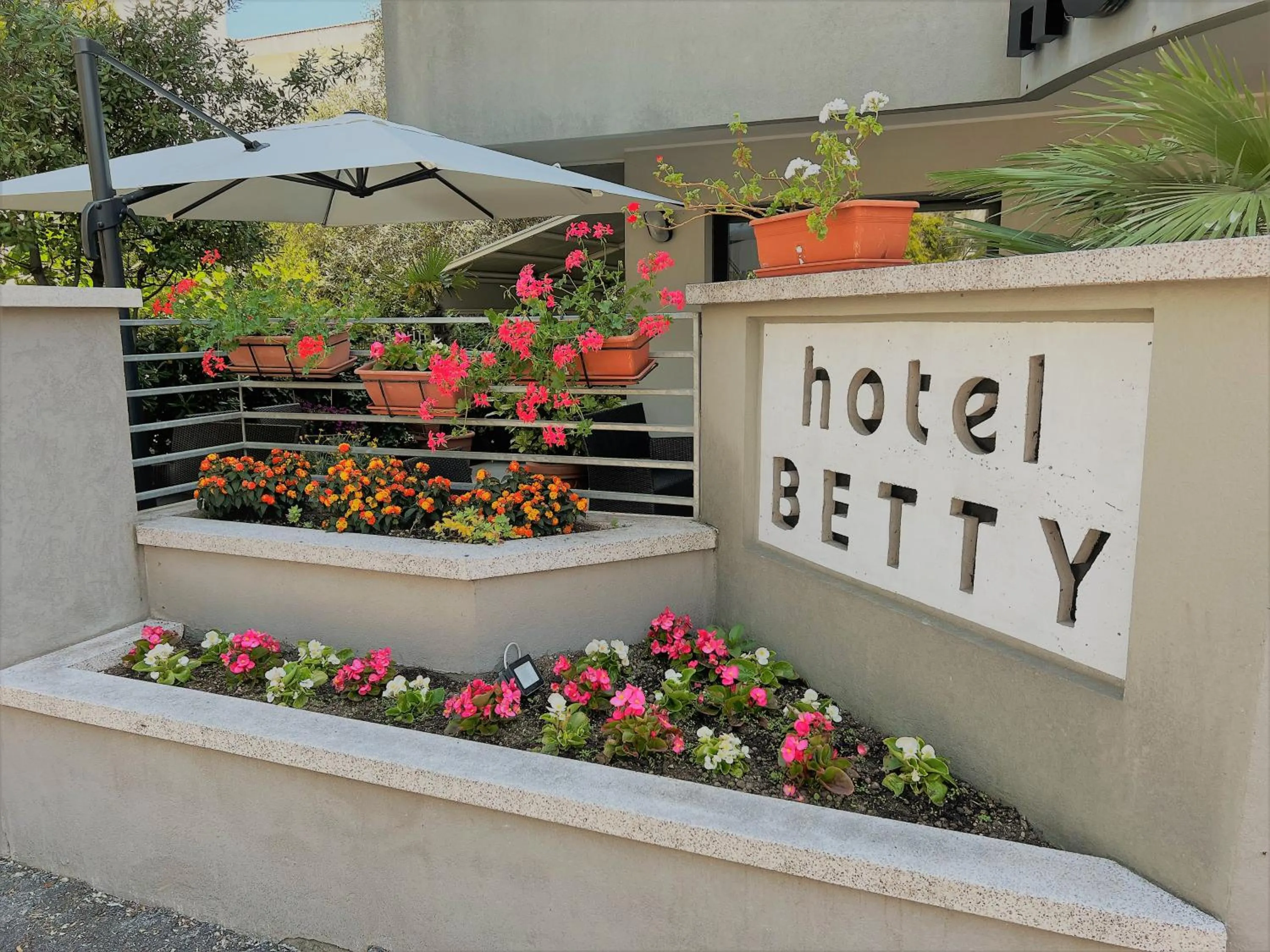 Property building in Hotel Betty Personal Style and Beach Village