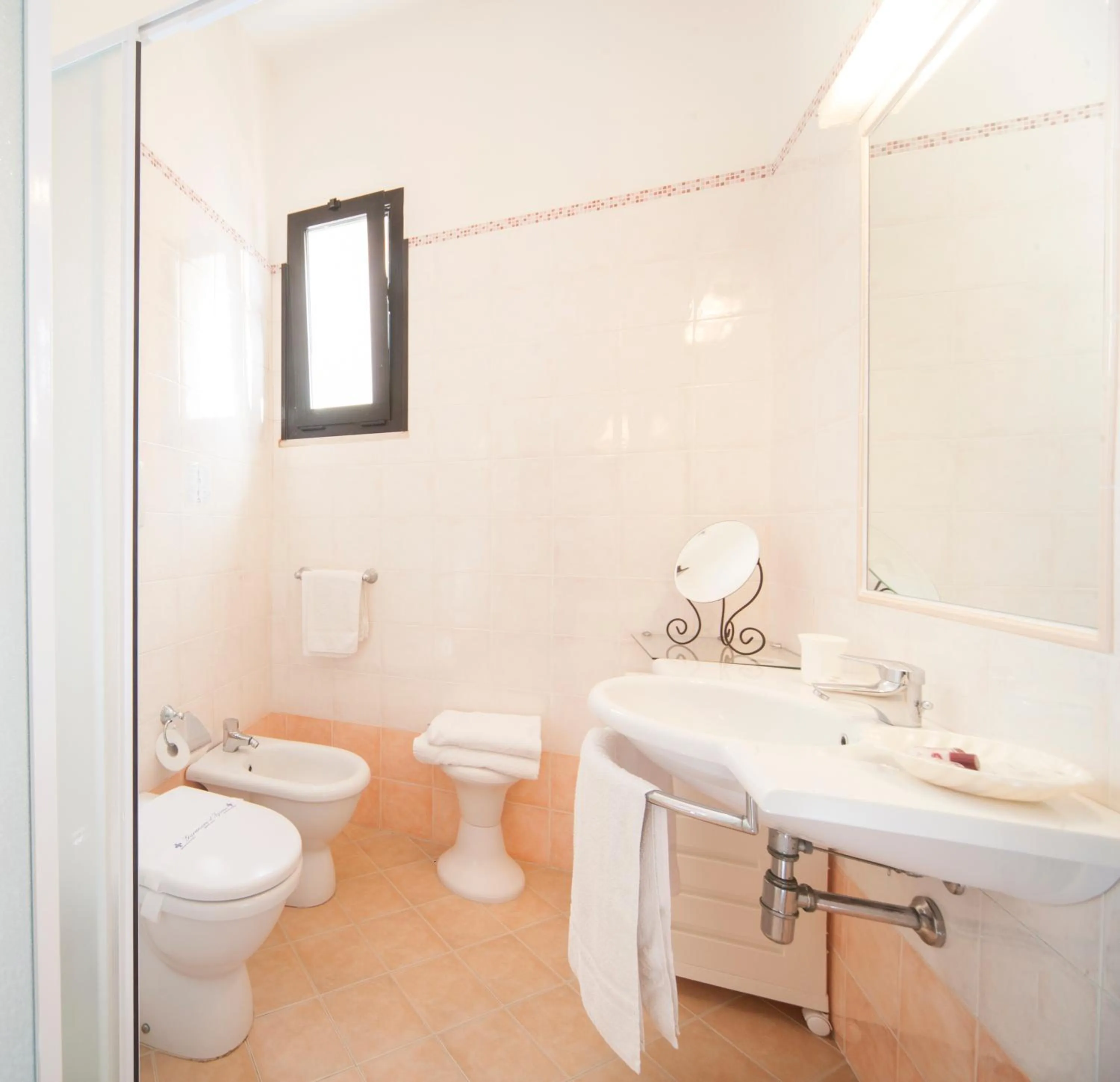 Toilet in Hotel Betty Personal Style and Beach Village