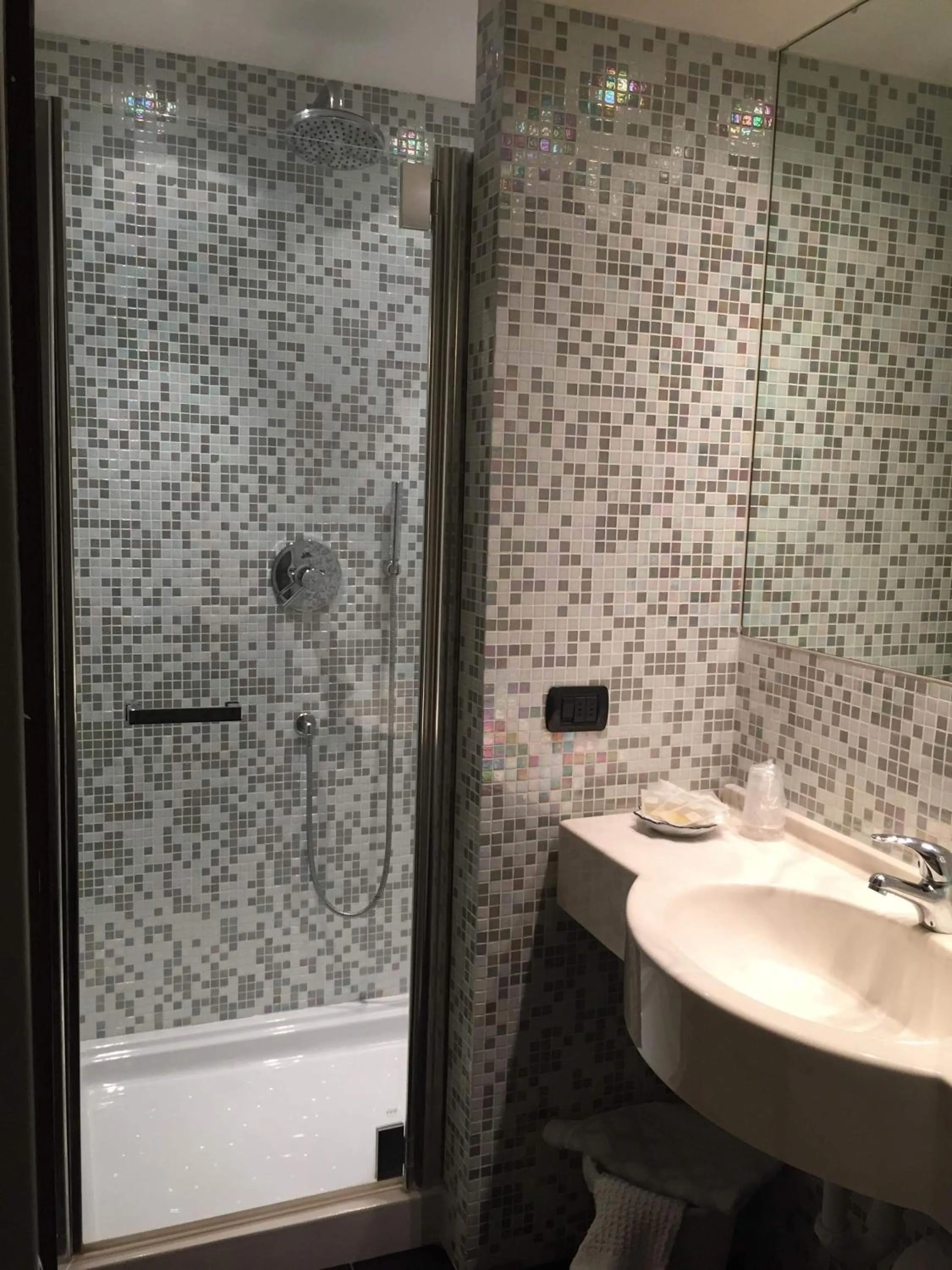 Shower in Hotel Betty Personal Style and Beach Village