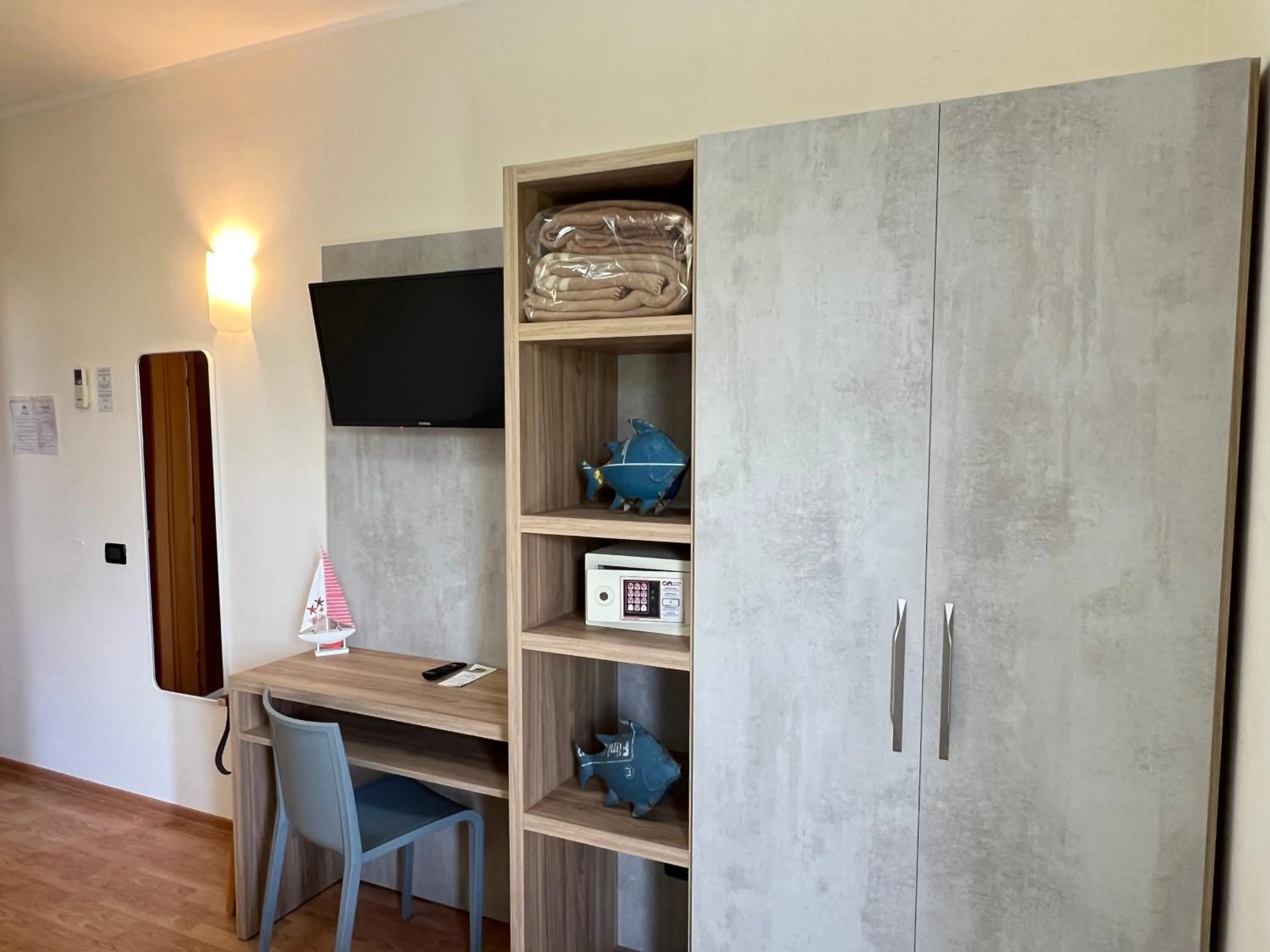 TV and multimedia in Hotel Betty Personal Style and Beach Village