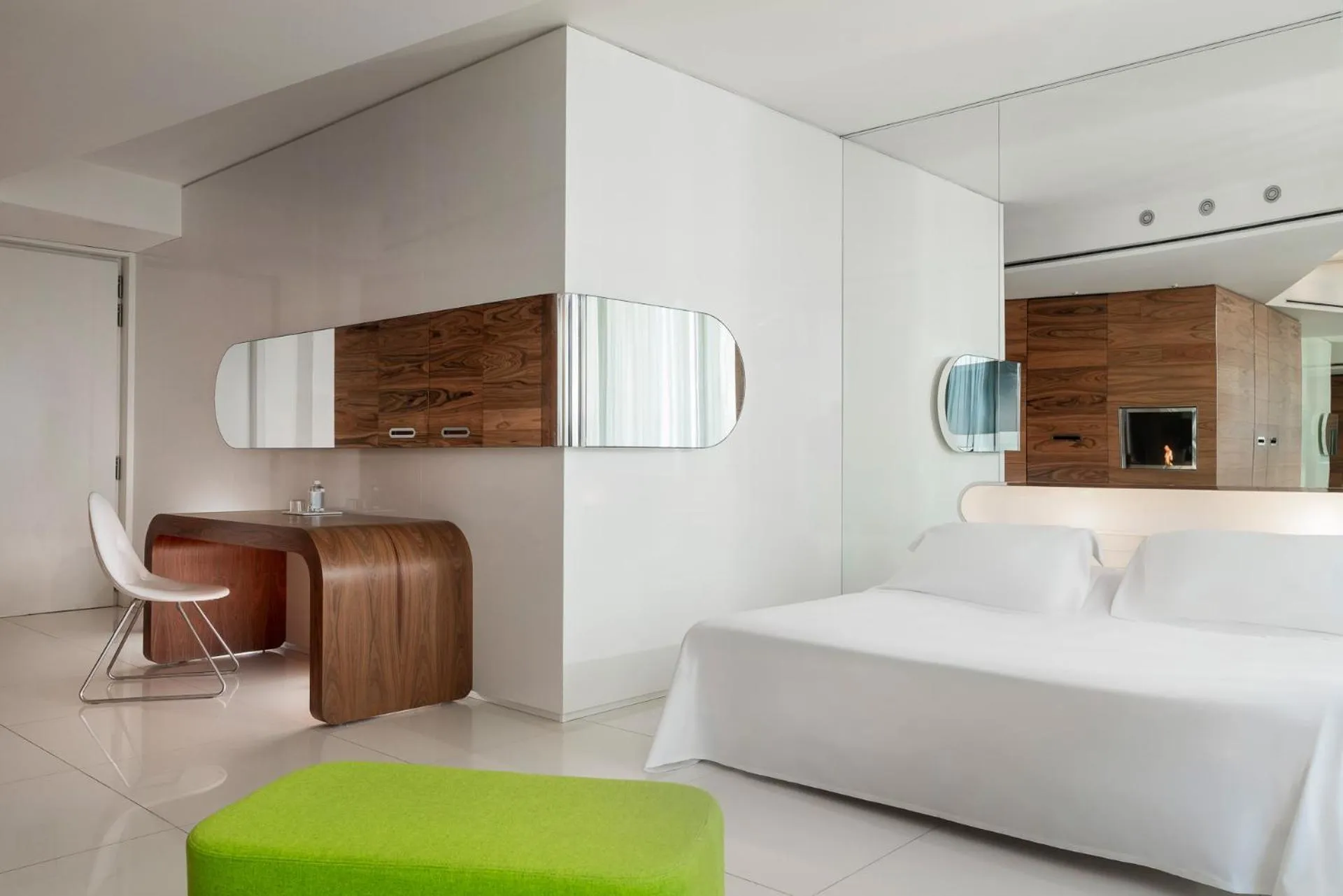 Bedroom, Bed in i-Suite Hotel