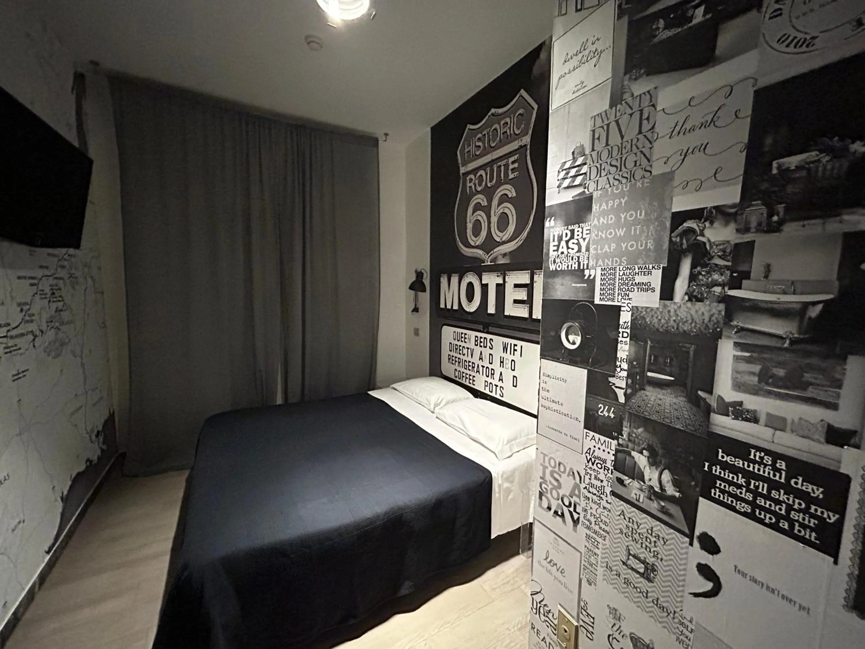 Photo of the whole room, Bed in Hotel Perla - The storyhoteller