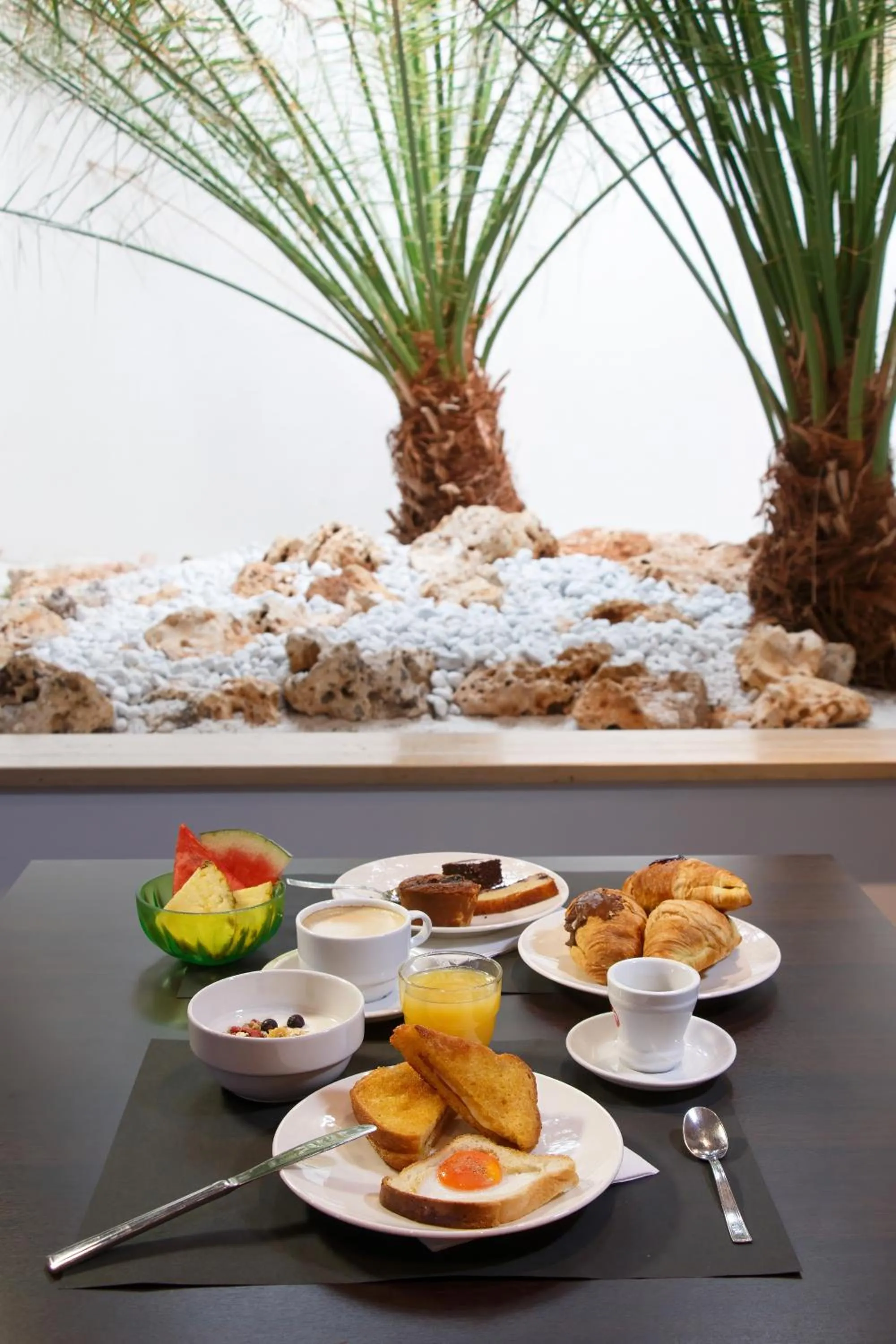 Restaurant/places to eat in Hotel Perla - The storyhoteller